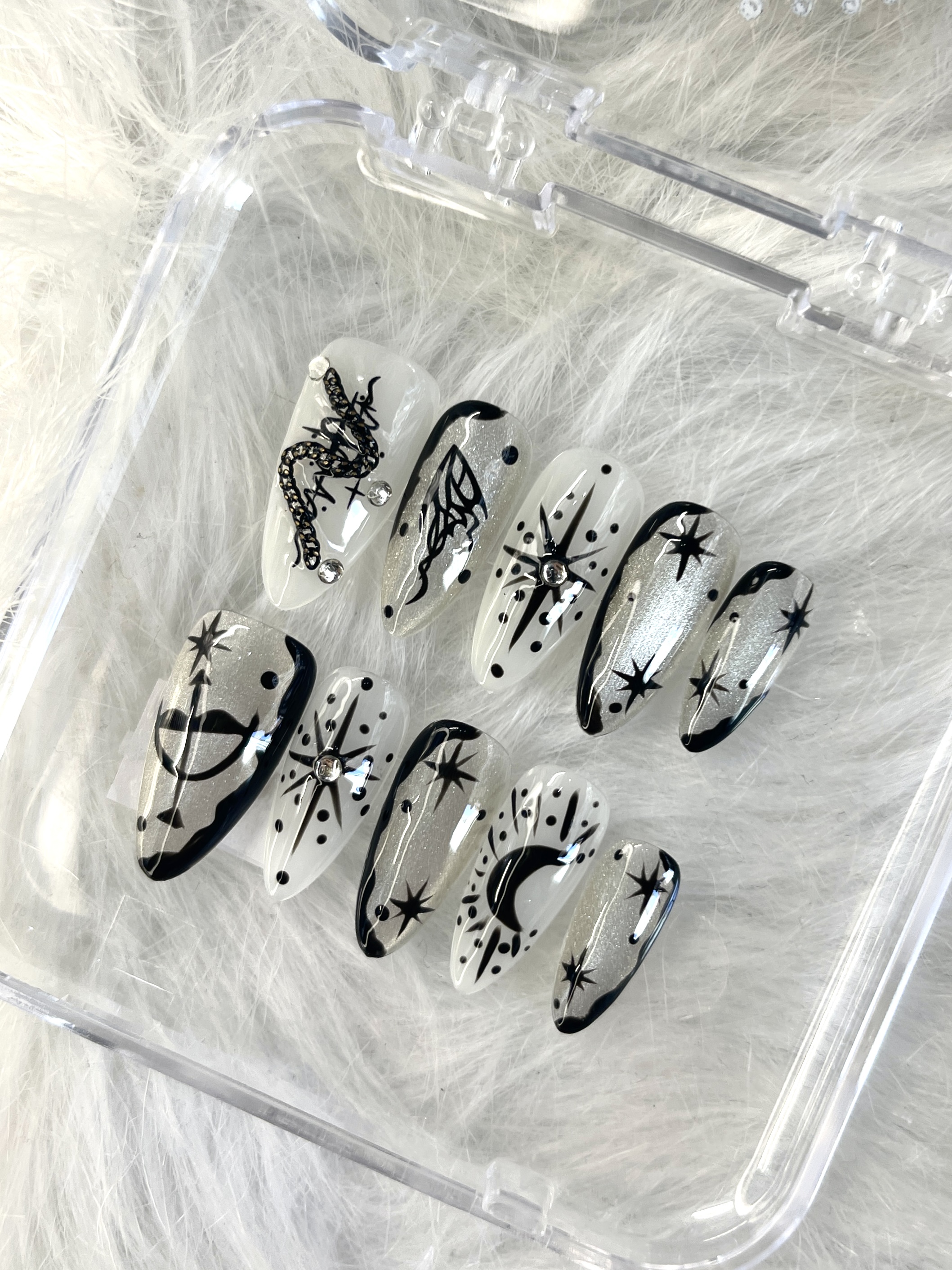 Cosmic Night – Press-On Nails with Celestial Black Accents
