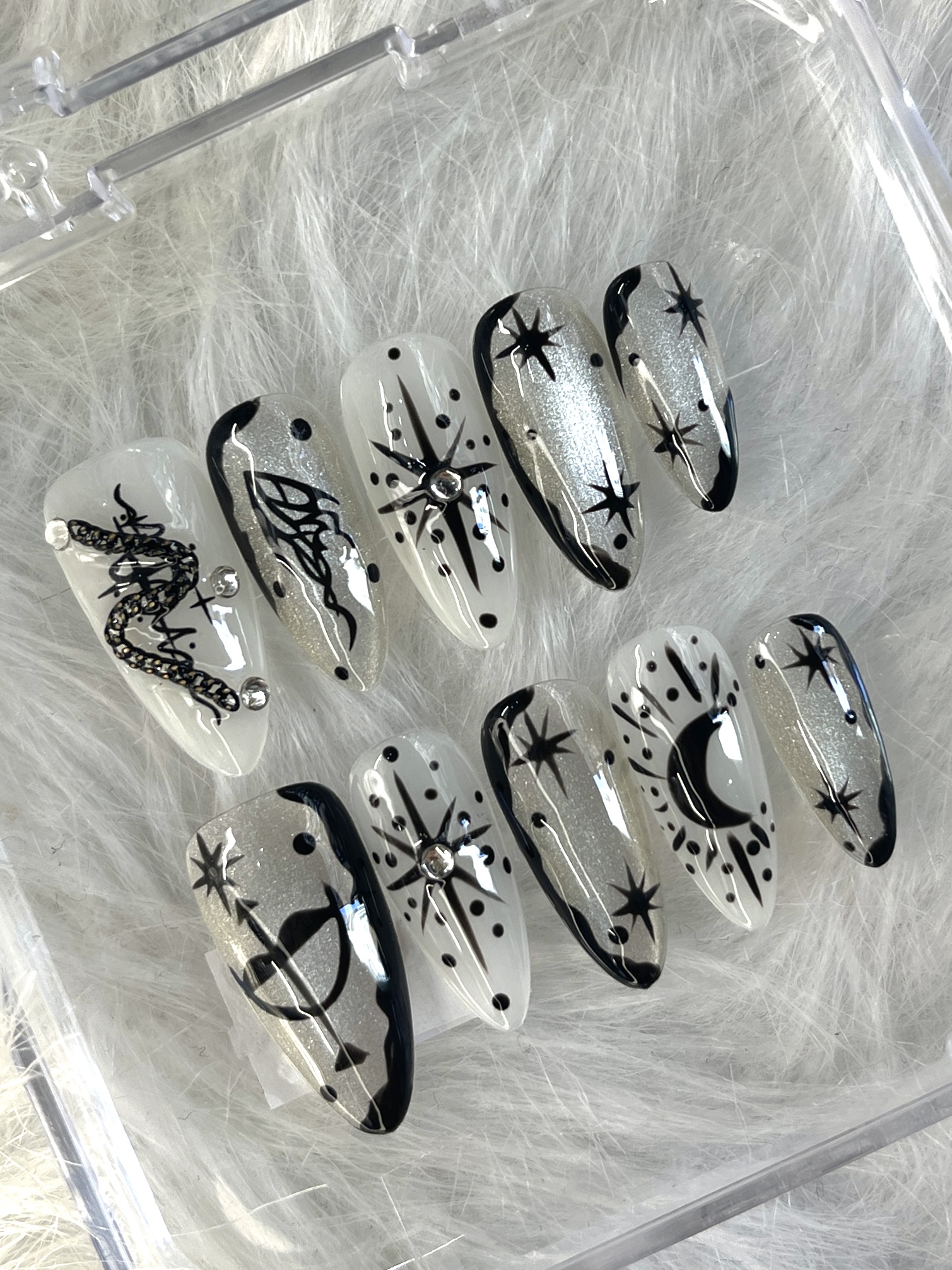 Cosmic Night – Press-On Nails with Celestial Black Accents