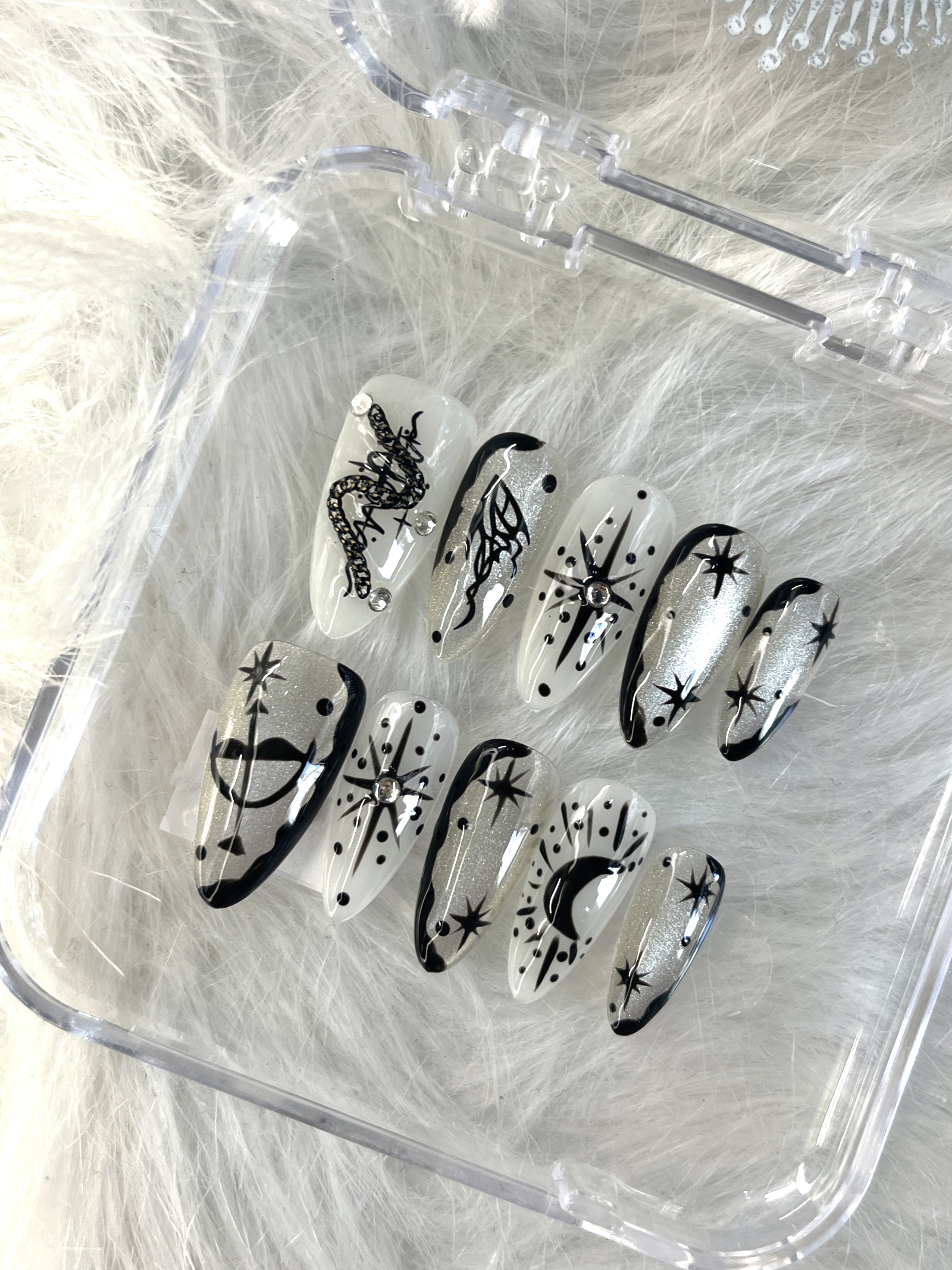Cosmic Night – Press-On Nails with Celestial Black Accents