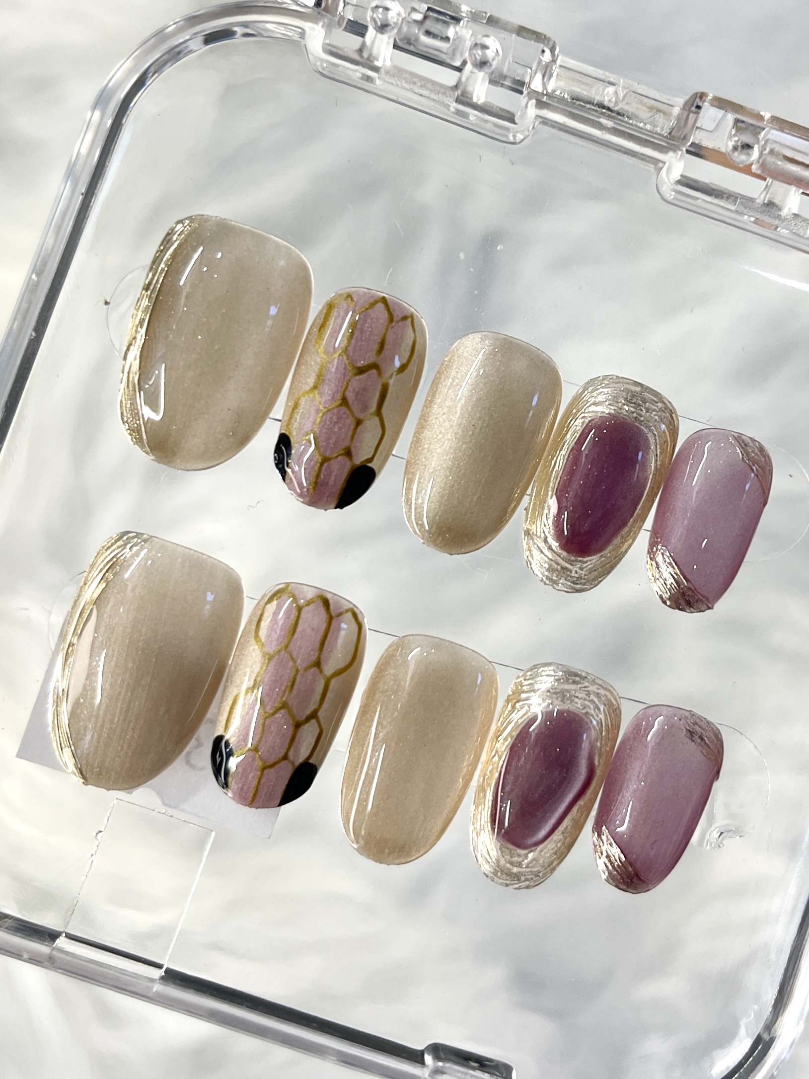 Honey Veil – Press-On Nails with Golden Hive Detail
