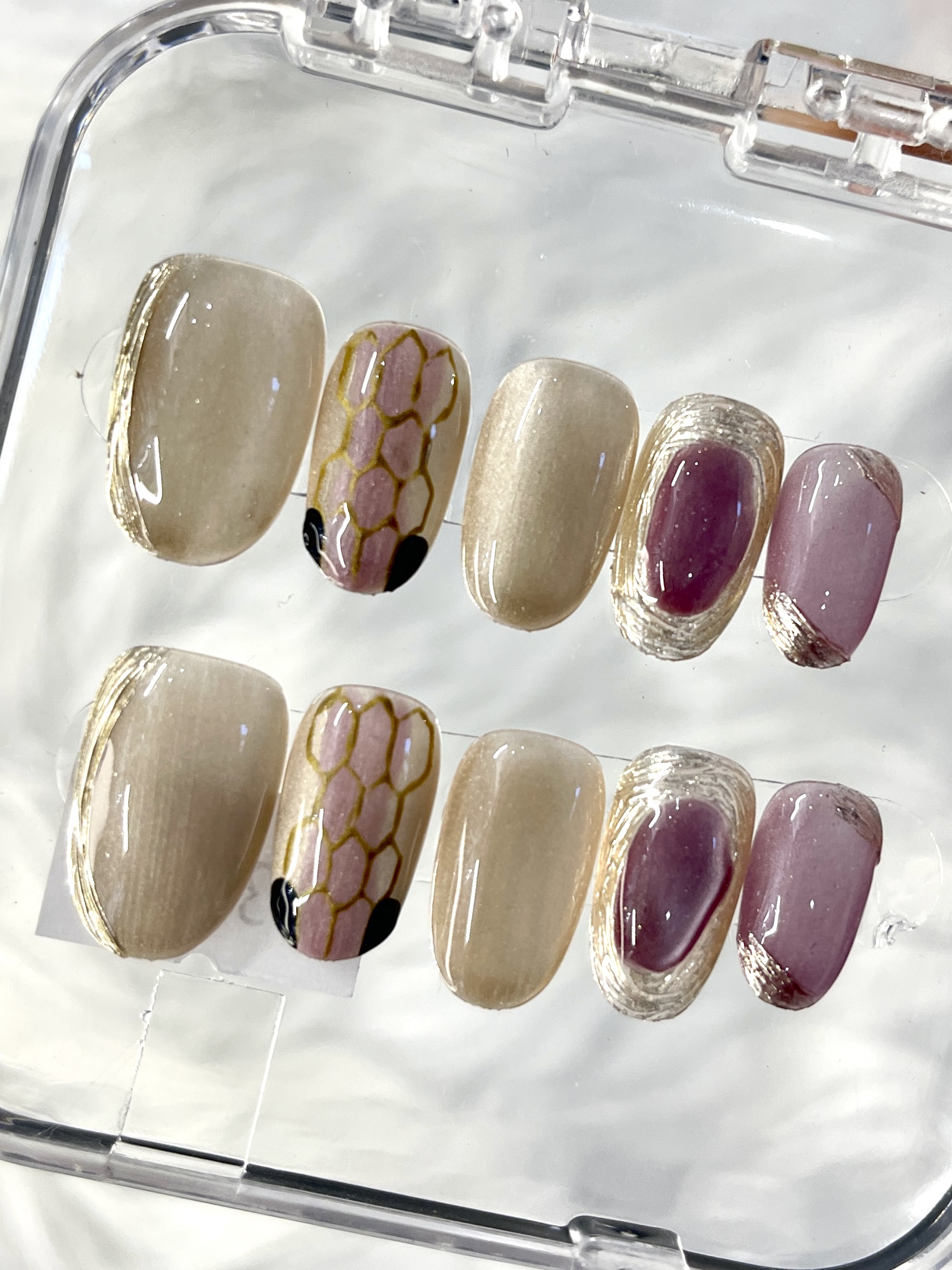 Honey Veil – Press-On Nails with Golden Hive Detail