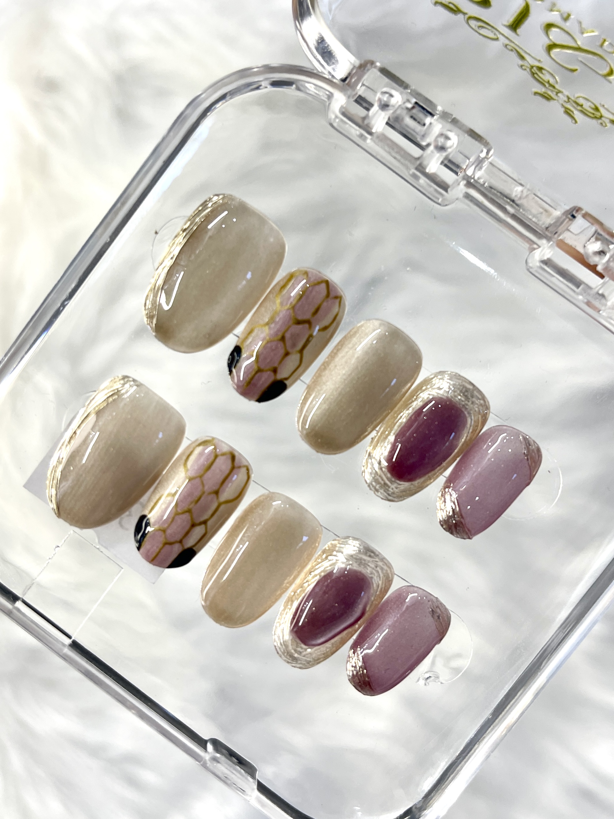 Honey Veil – Press-On Nails with Golden Hive Detail