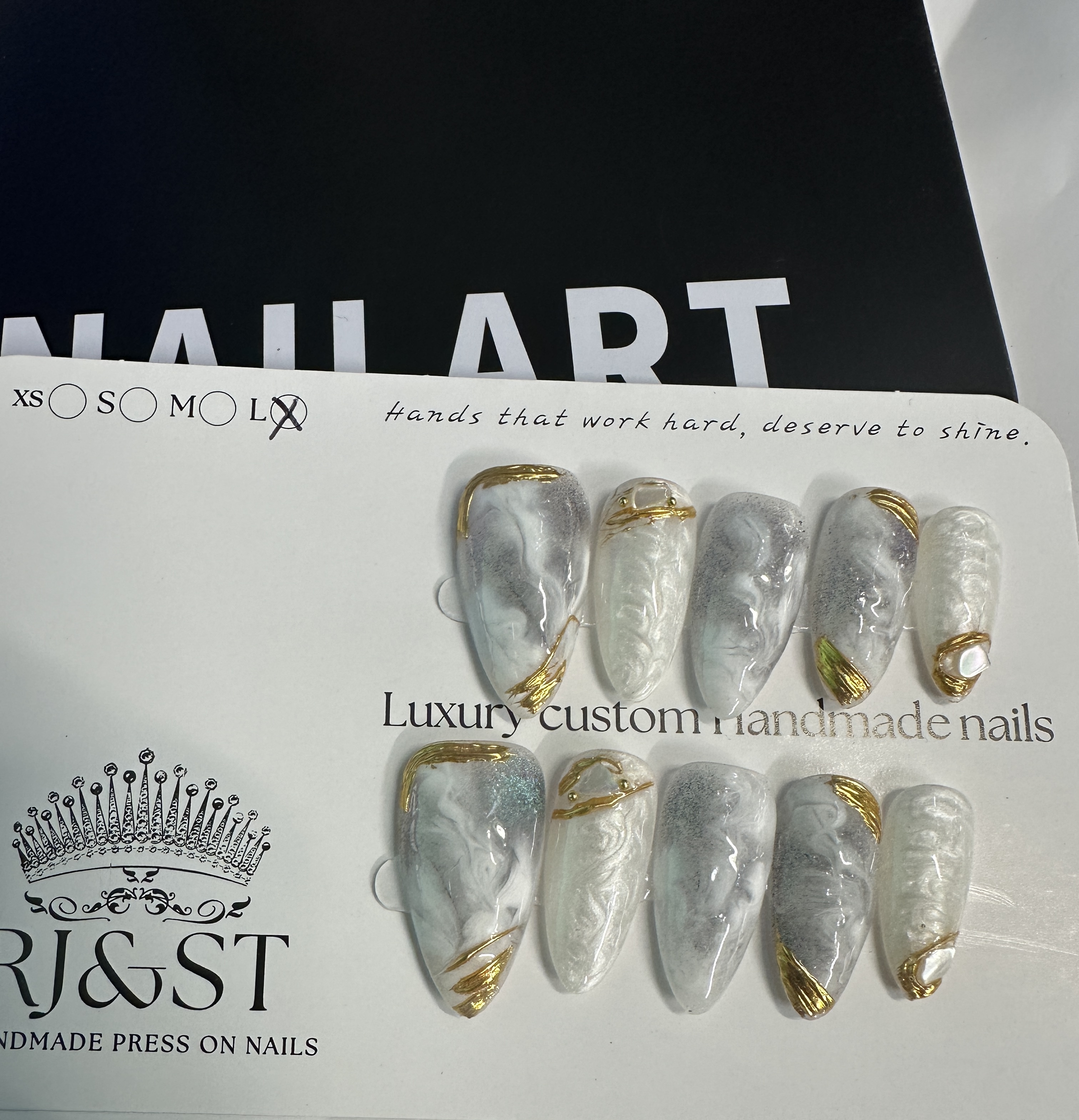 Golden Fracture – Handmade Luxury Press-On Nails