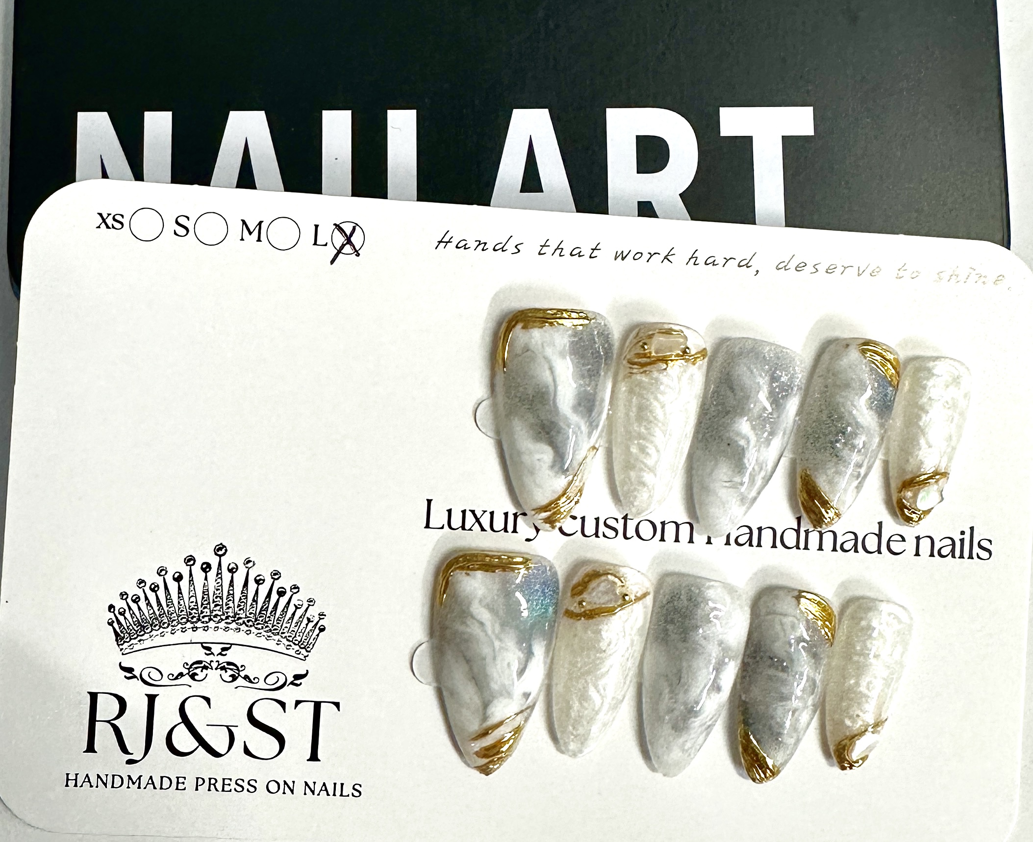 Golden Fracture – Handmade Luxury Press-On Nails