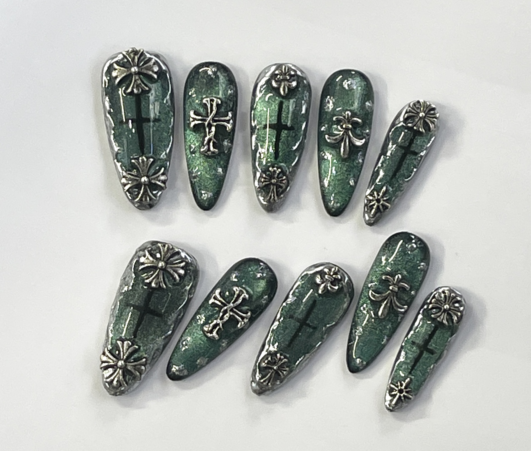 Emerald Shrine – Gothic Cross Chrome Nails