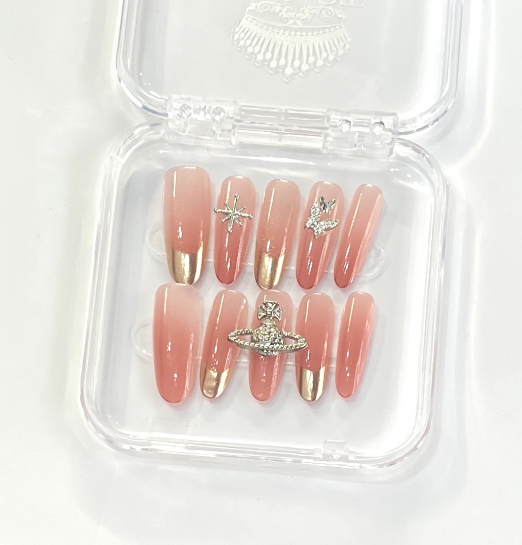 Peach Stardust Press-On Nails – Gold Tip & Star Charm Set
