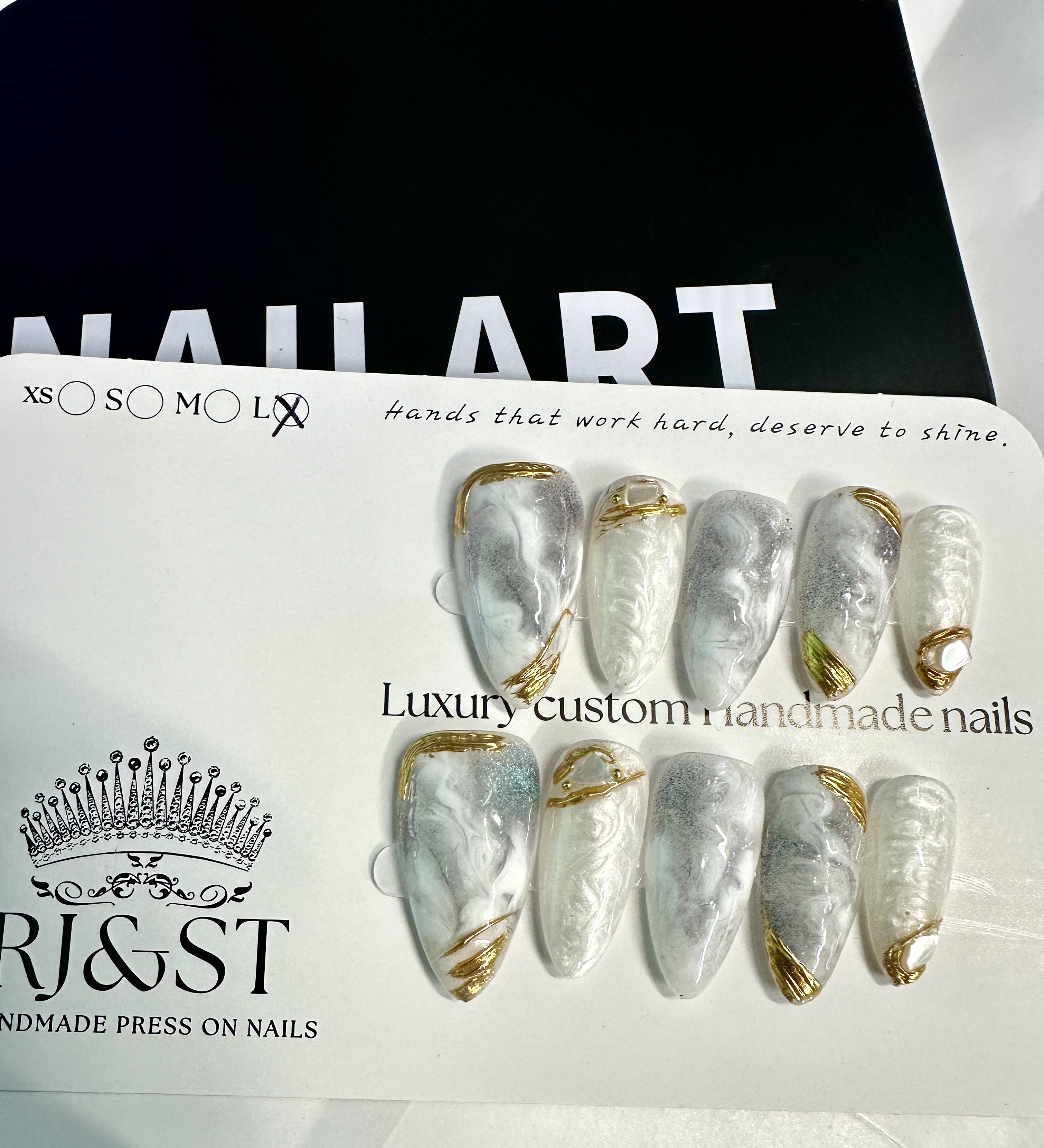 Golden Fracture – Handmade Luxury Press-On Nails