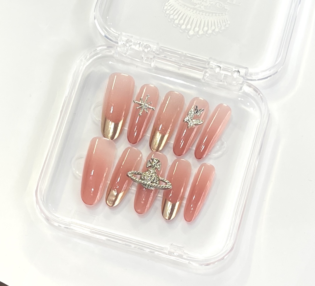 Peach Stardust Press-On Nails – Gold Tip & Star Charm Set
