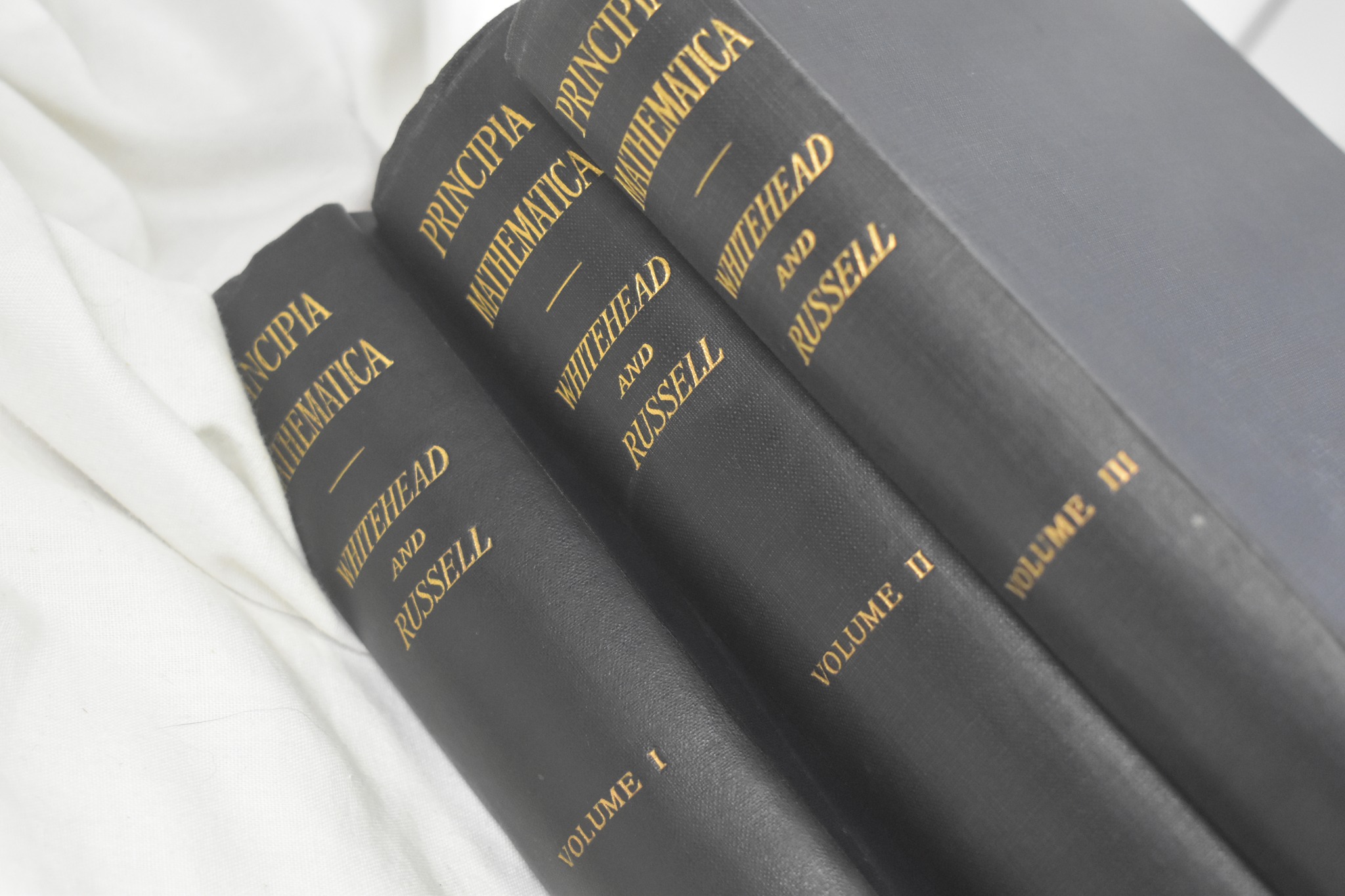 BERTRAND RUSSELL - PRINCIPIA MATHEMATICA. FIRMADO