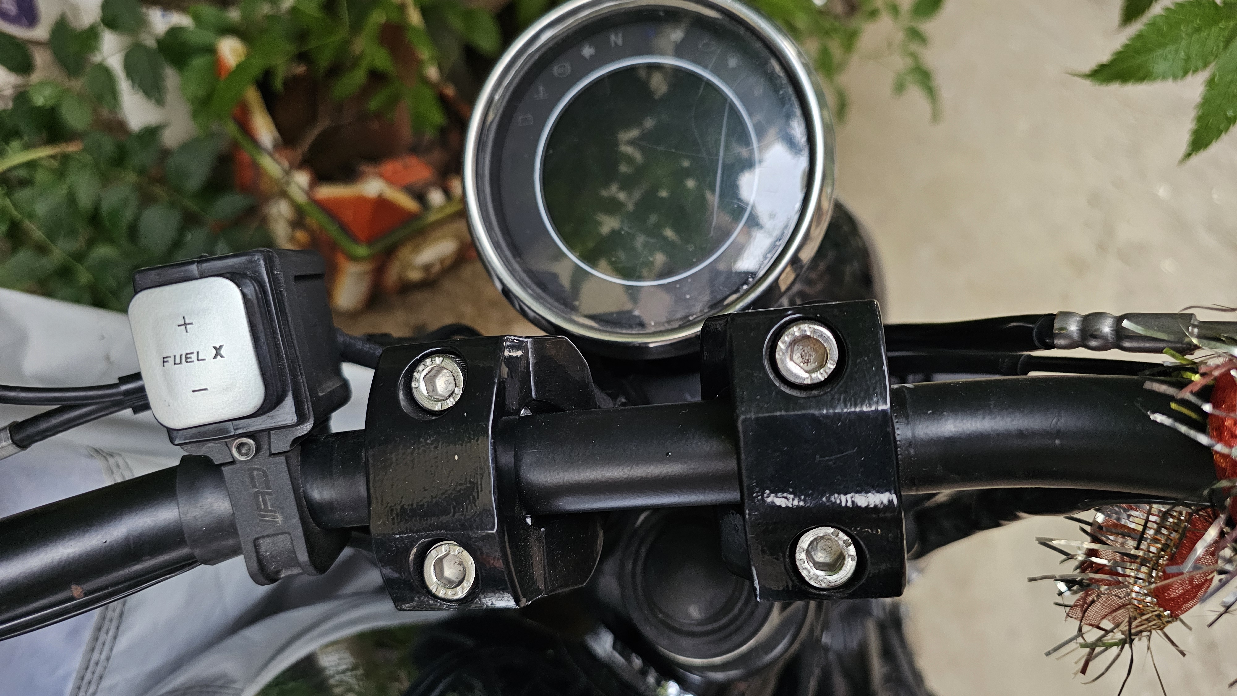 Handlebar Raisers for Jawa, BSA & Yezdi (All Models) | Full Glossy Black Alloy