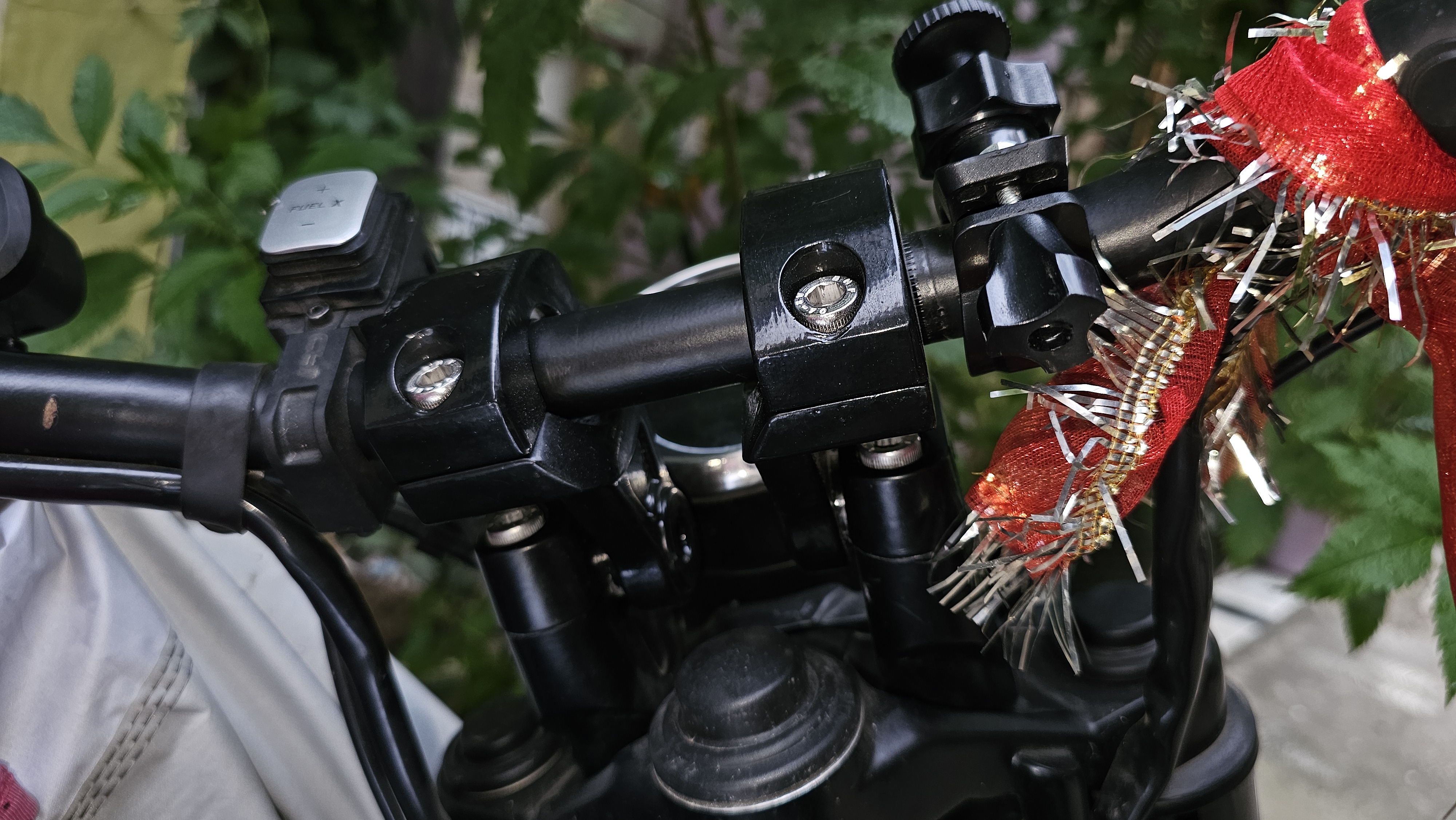 Handlebar Raisers for Jawa, BSA & Yezdi (All Models) | Full Glossy Black Alloy