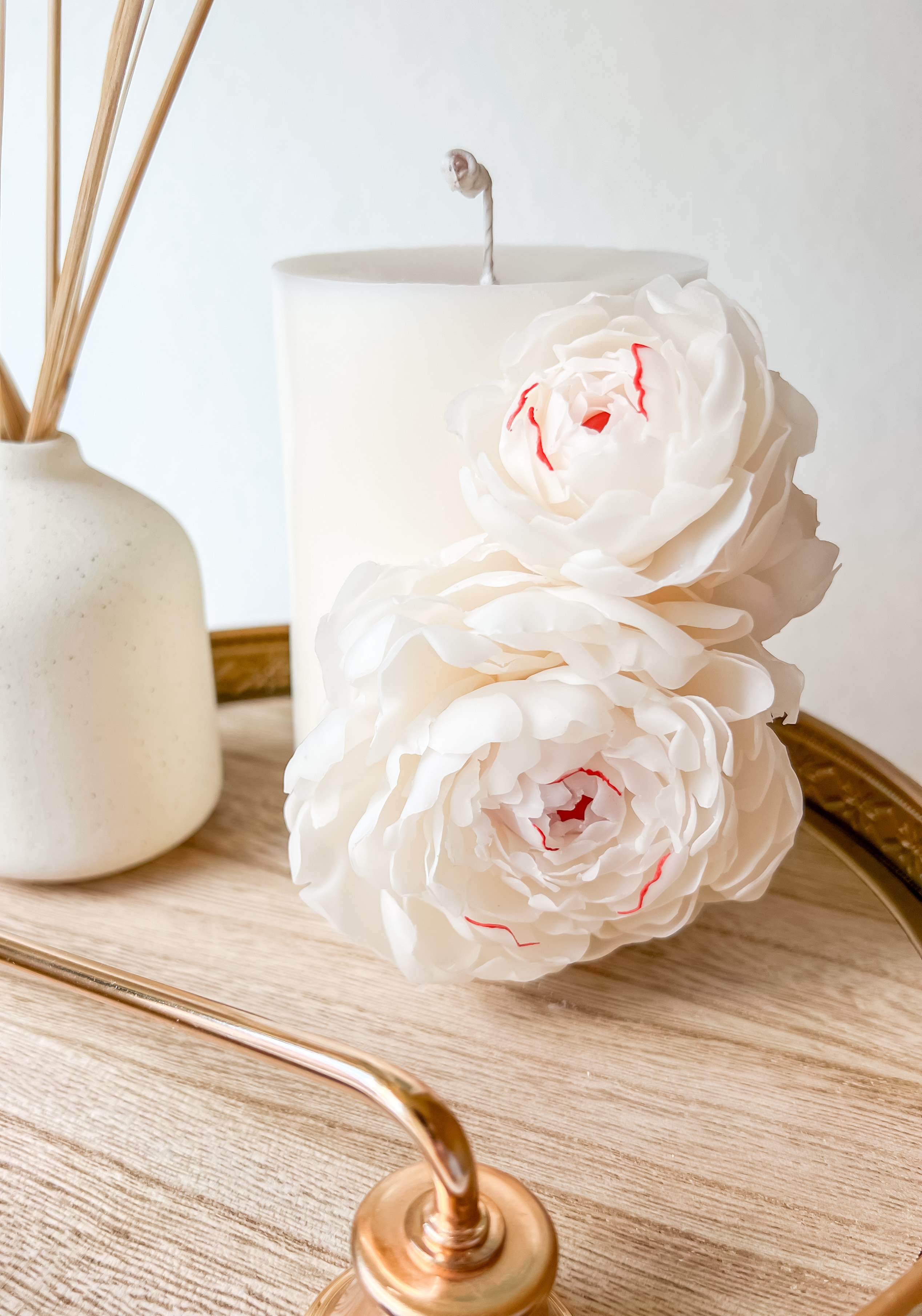 Žvakė "Baltieji bijūnai"