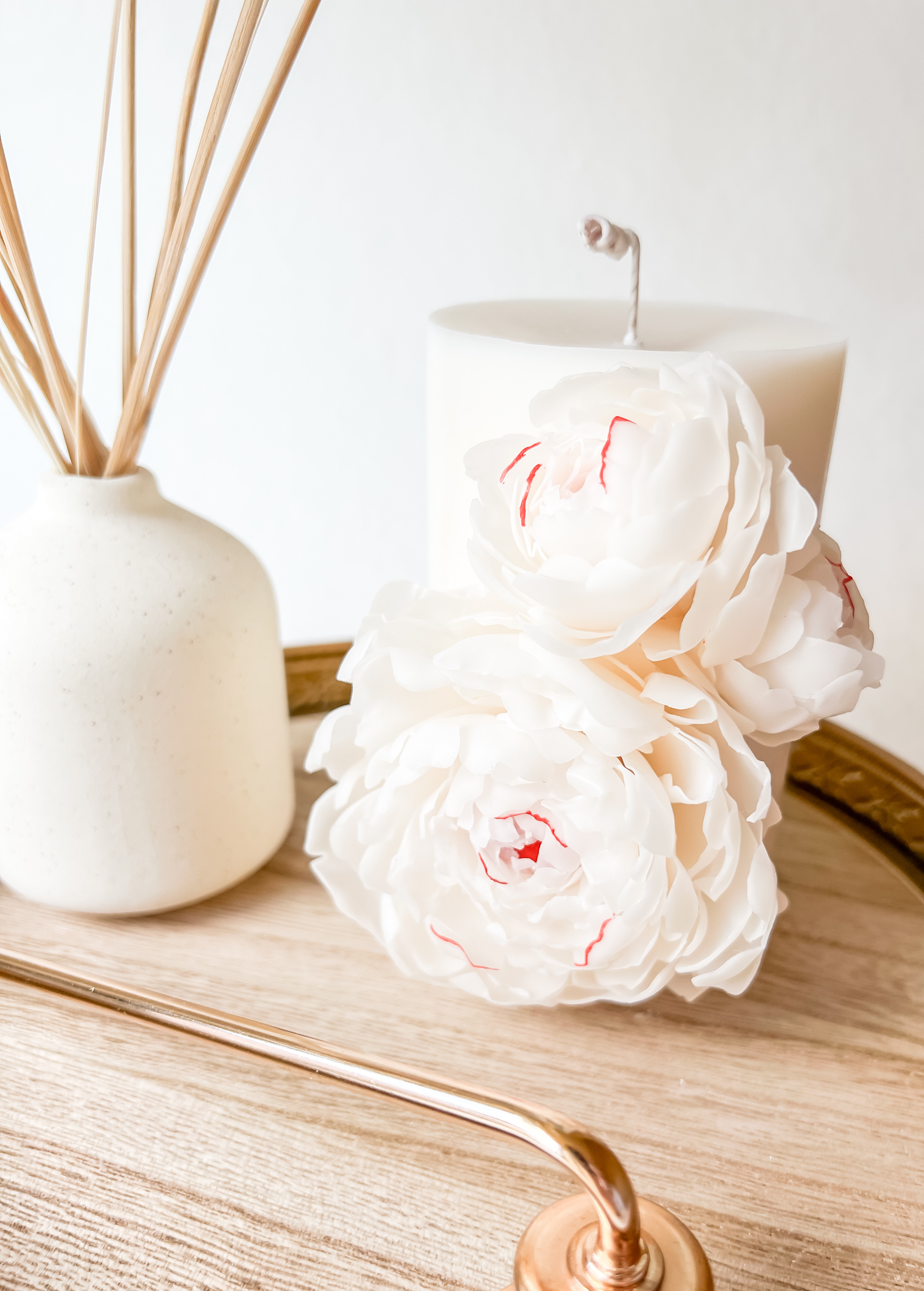 Žvakė "Baltieji bijūnai"