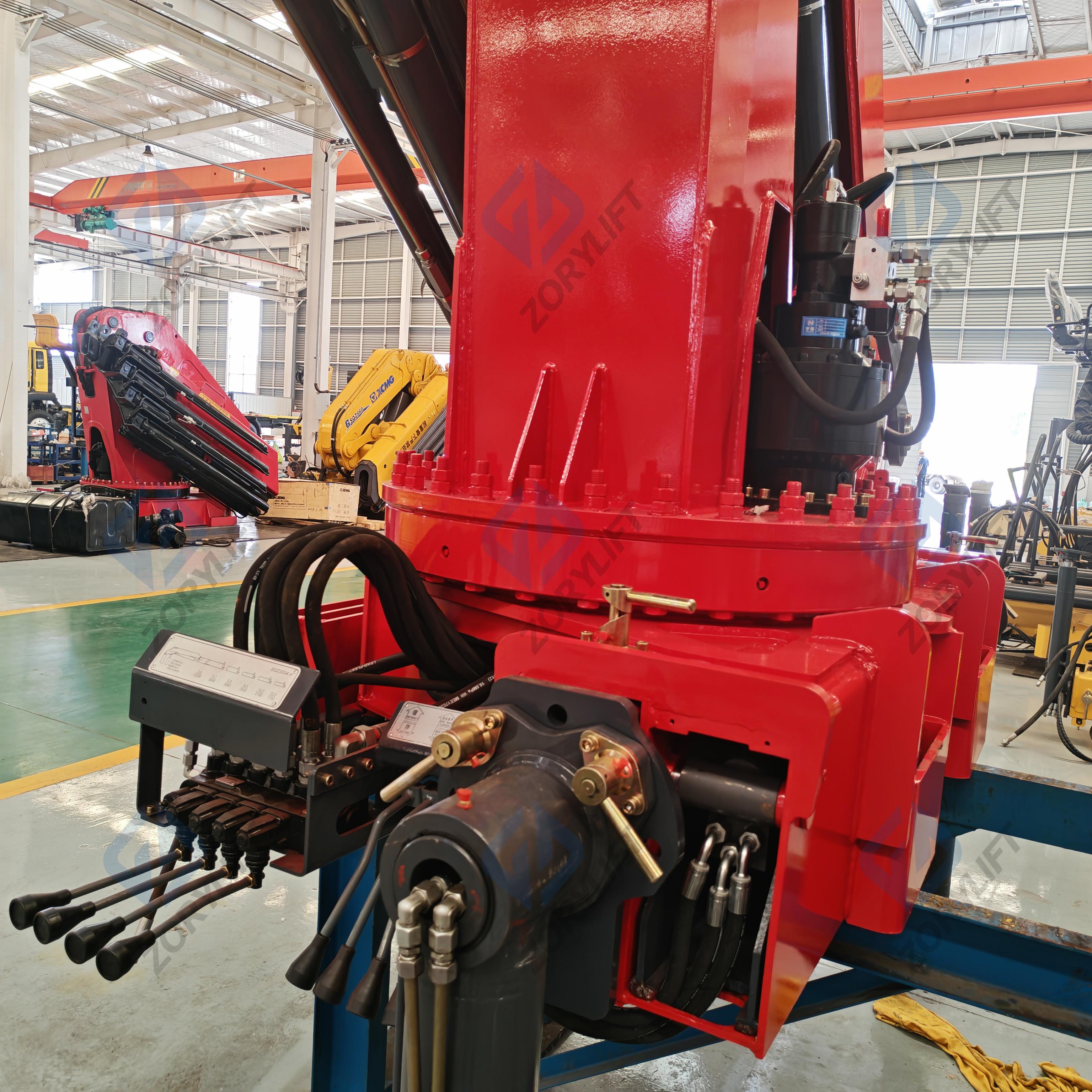 SQZ300 15 Ton Boom Knuckle Crane