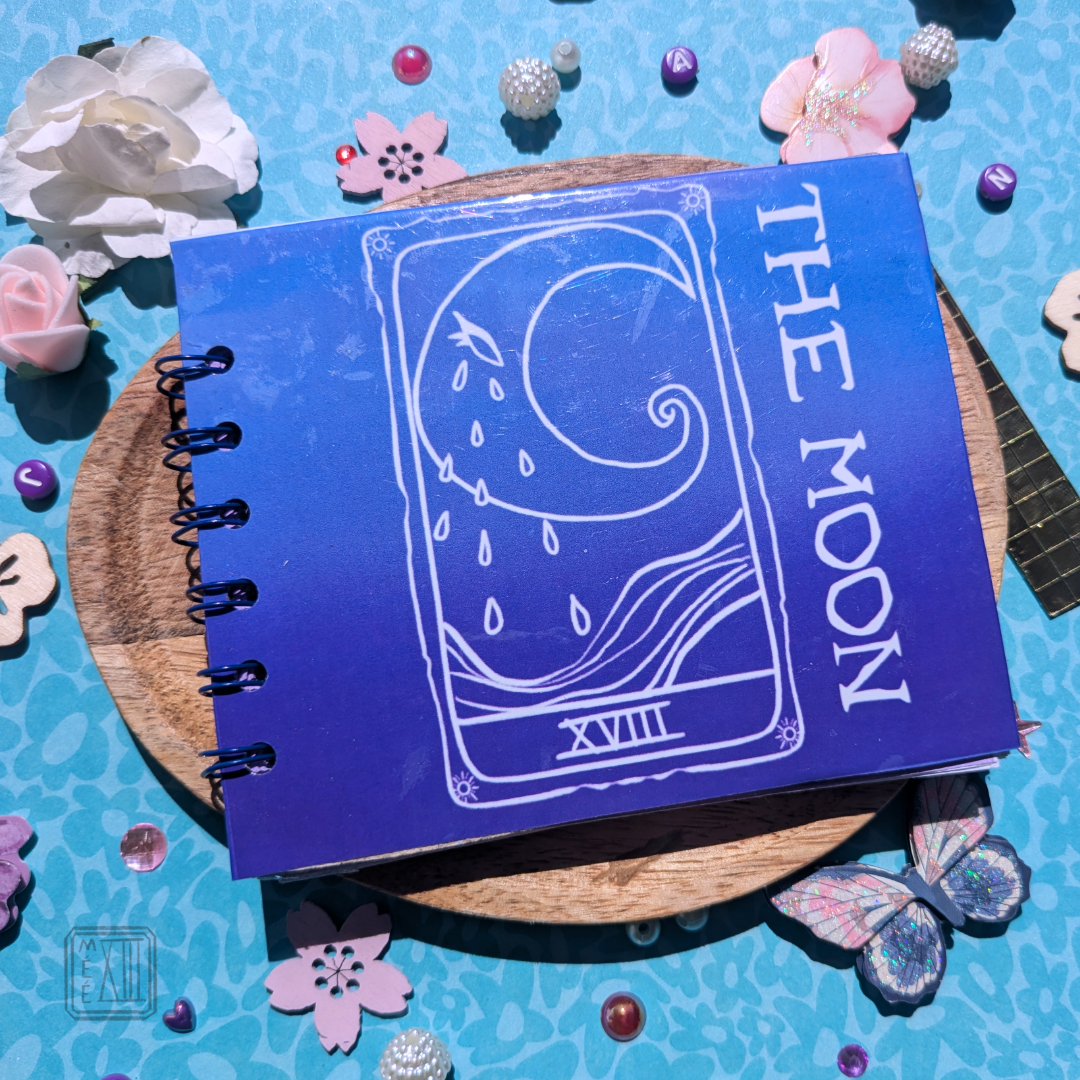 Carnet de Cartomancie the Moon