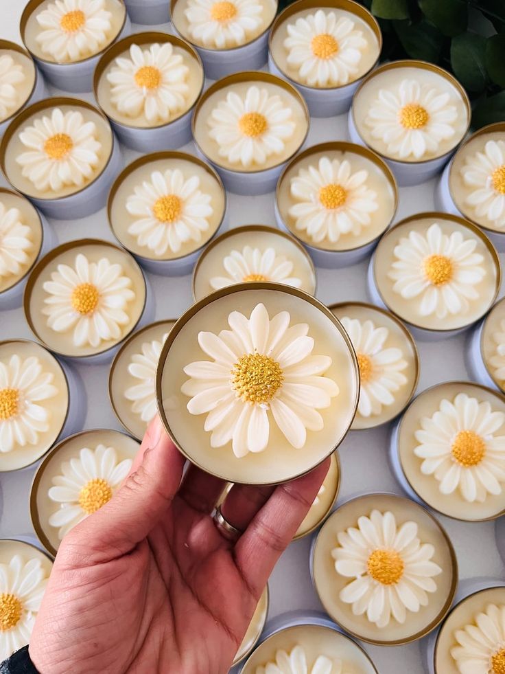 Feromic Daisy Flower Scented Decorative Candle in Tin, Handmade