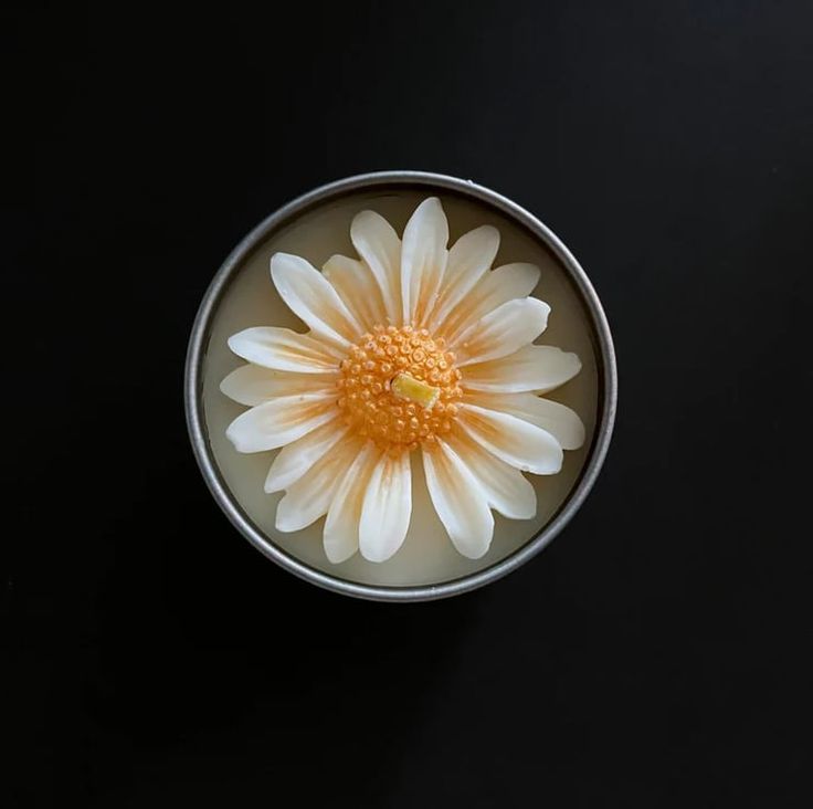 Feromic Daisy Flower Scented Decorative Candle in Tin, Handmade
