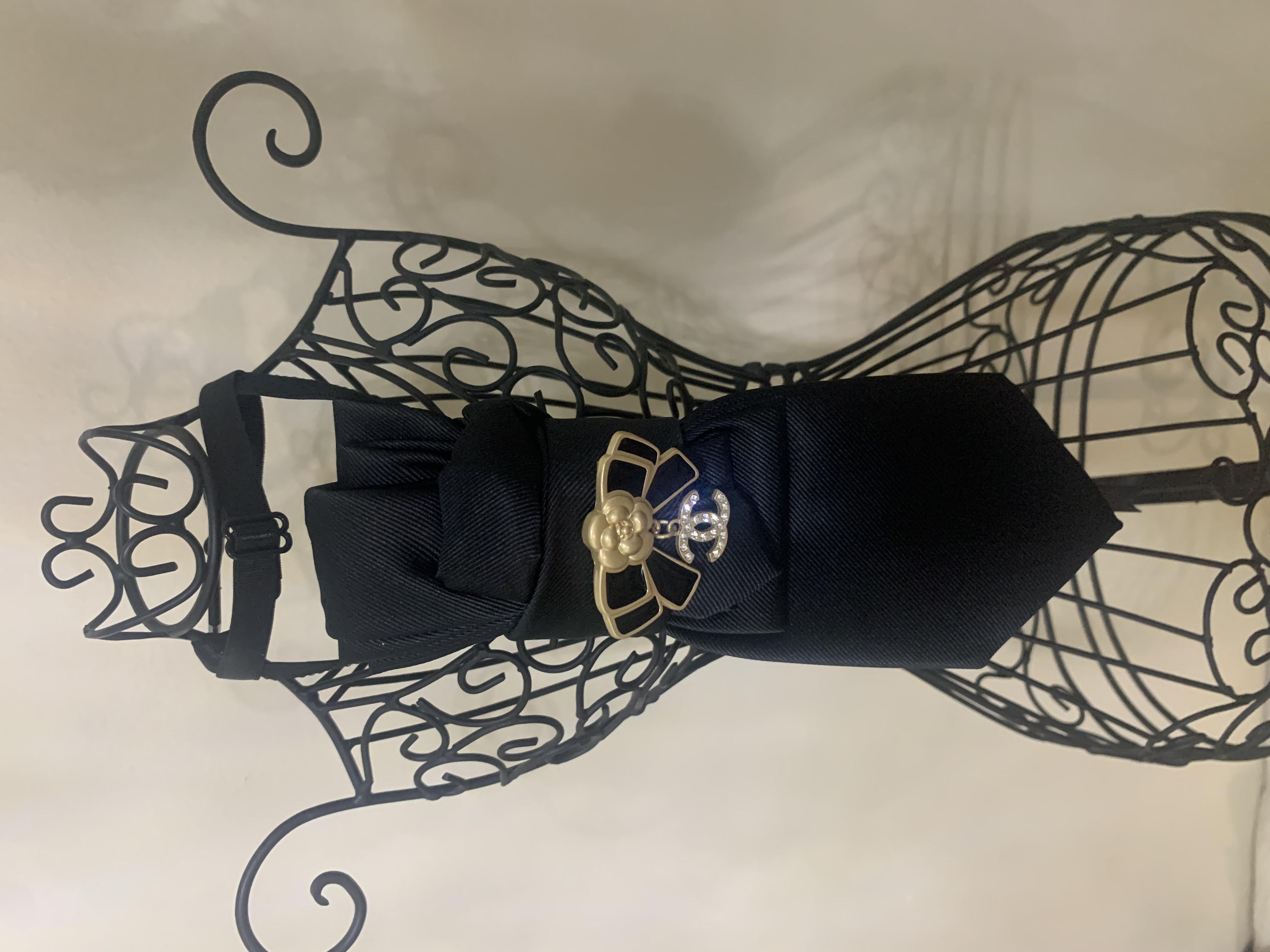 Elegant Black Cravat with Brooch