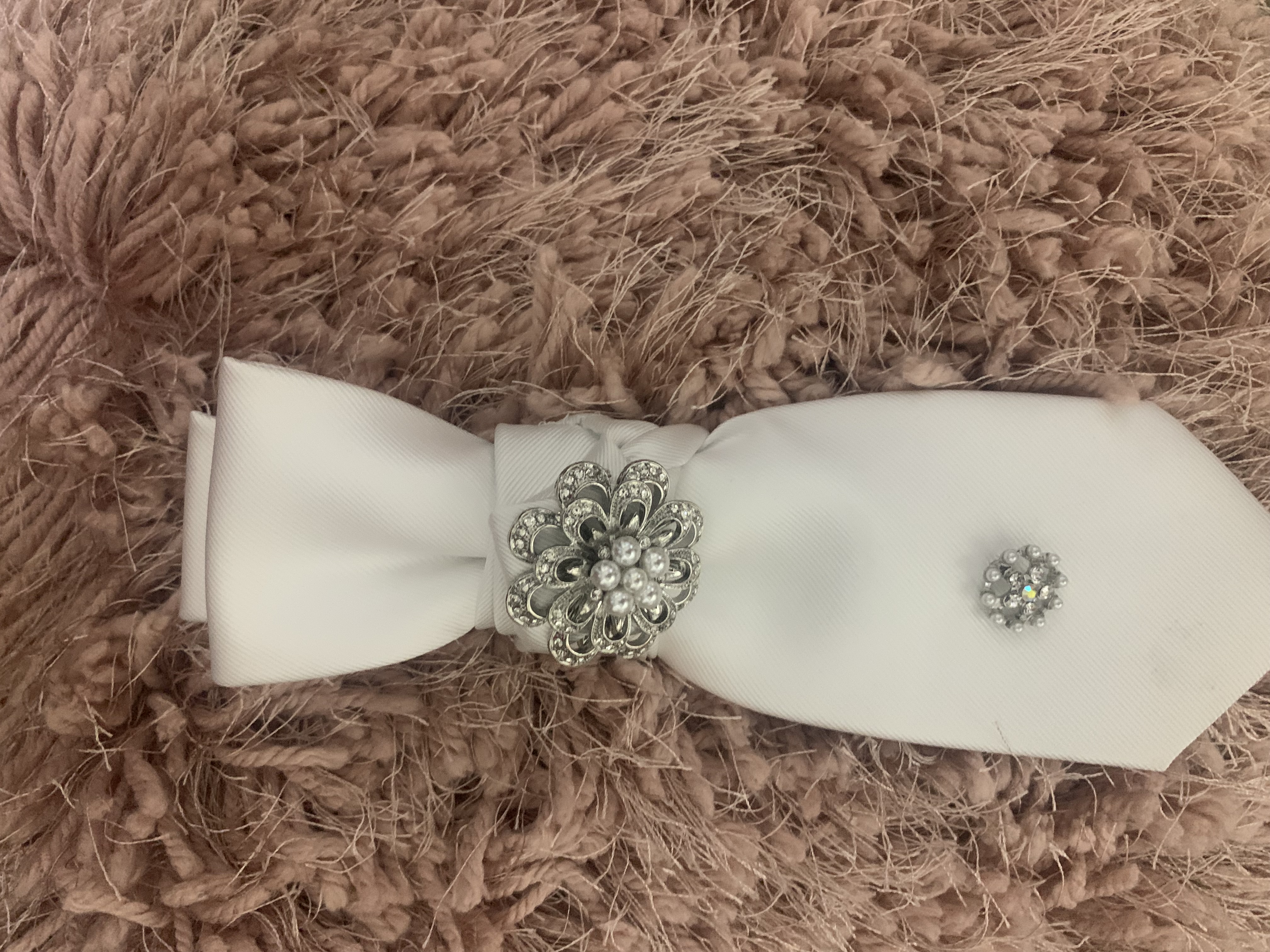 Elegant White Bow Tie with Brooch