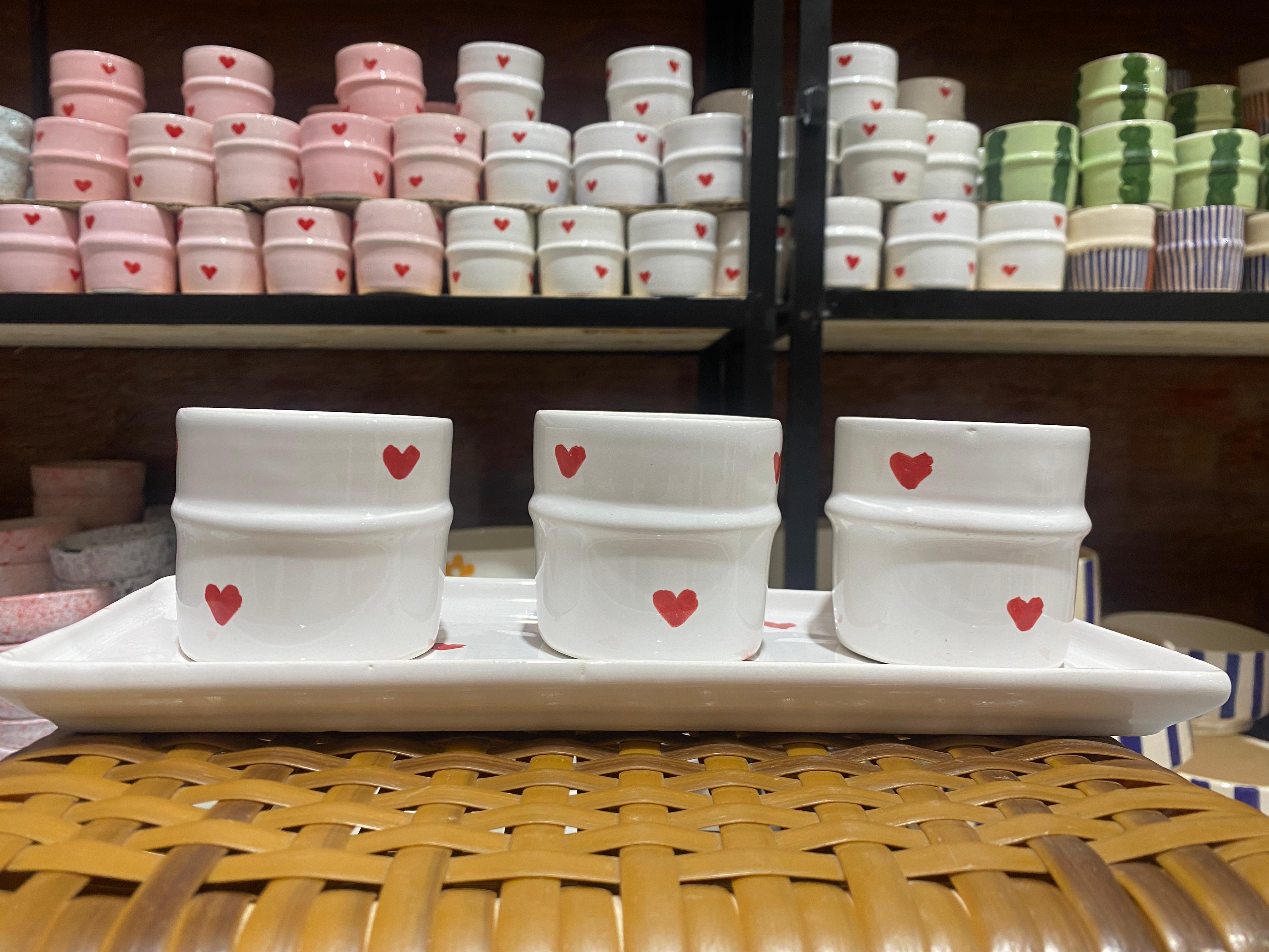 Tasses à thé marocaines avec cœurs rouges