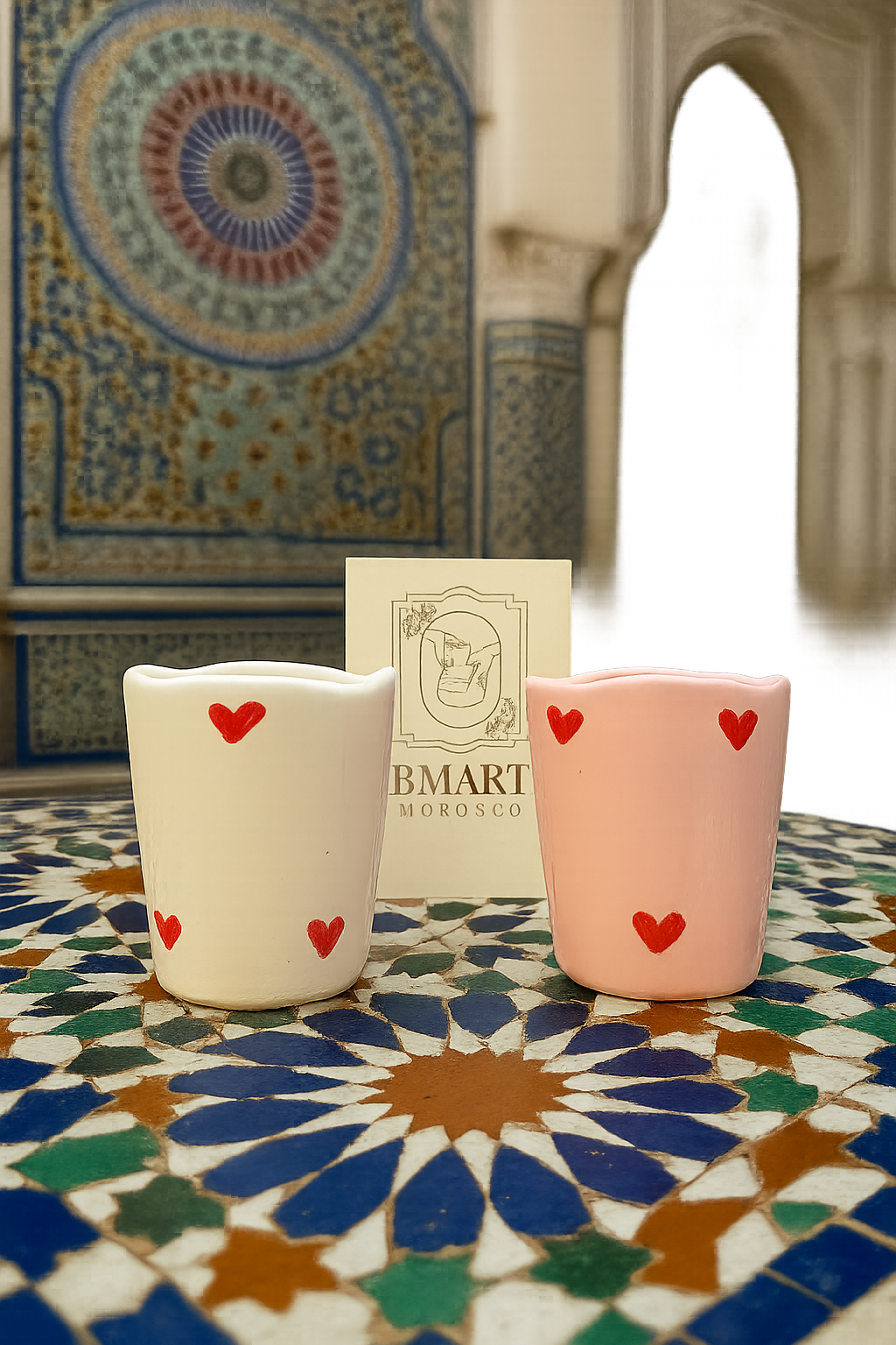Tasses artisanales avec cœurs