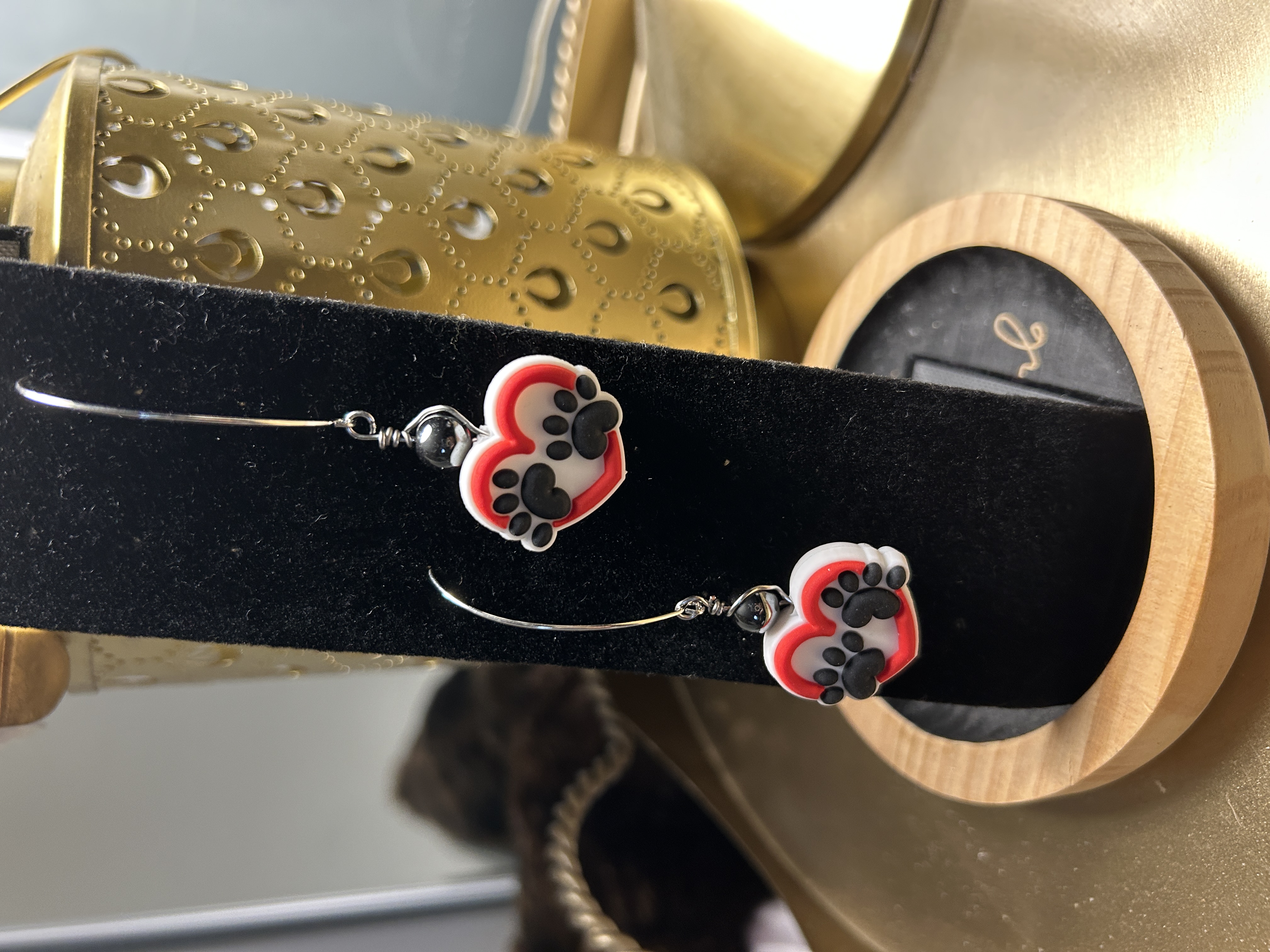 “Pawprint Sweethearts”