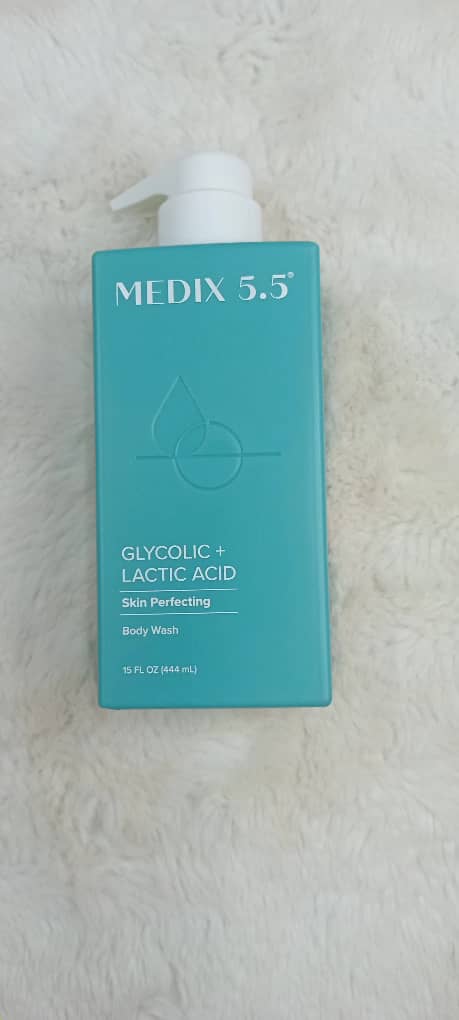 Medix 5.5 GLYCOLIC + LACTIC ACID Body Wash 444ml