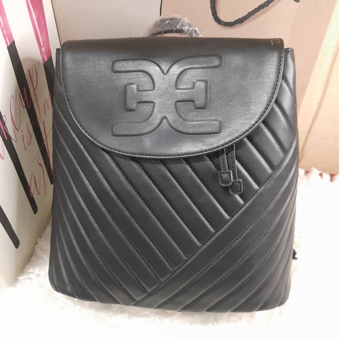 Sac à dos en cuir matelassé noir