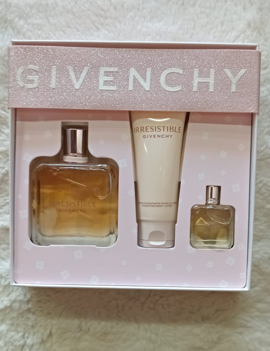 Givenchy Eau de parfum 80ml+lotion hydratante +eau de parfum 8ml 
