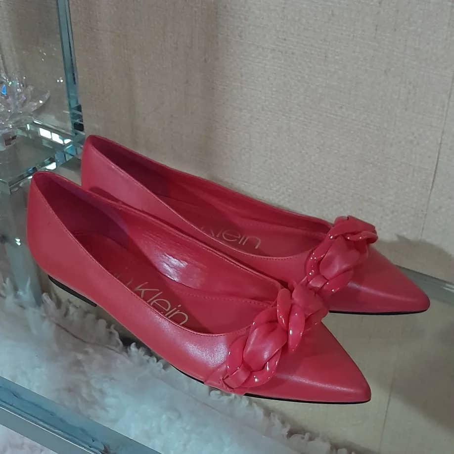 Ballerines roses à bout pointu Calvin Klein