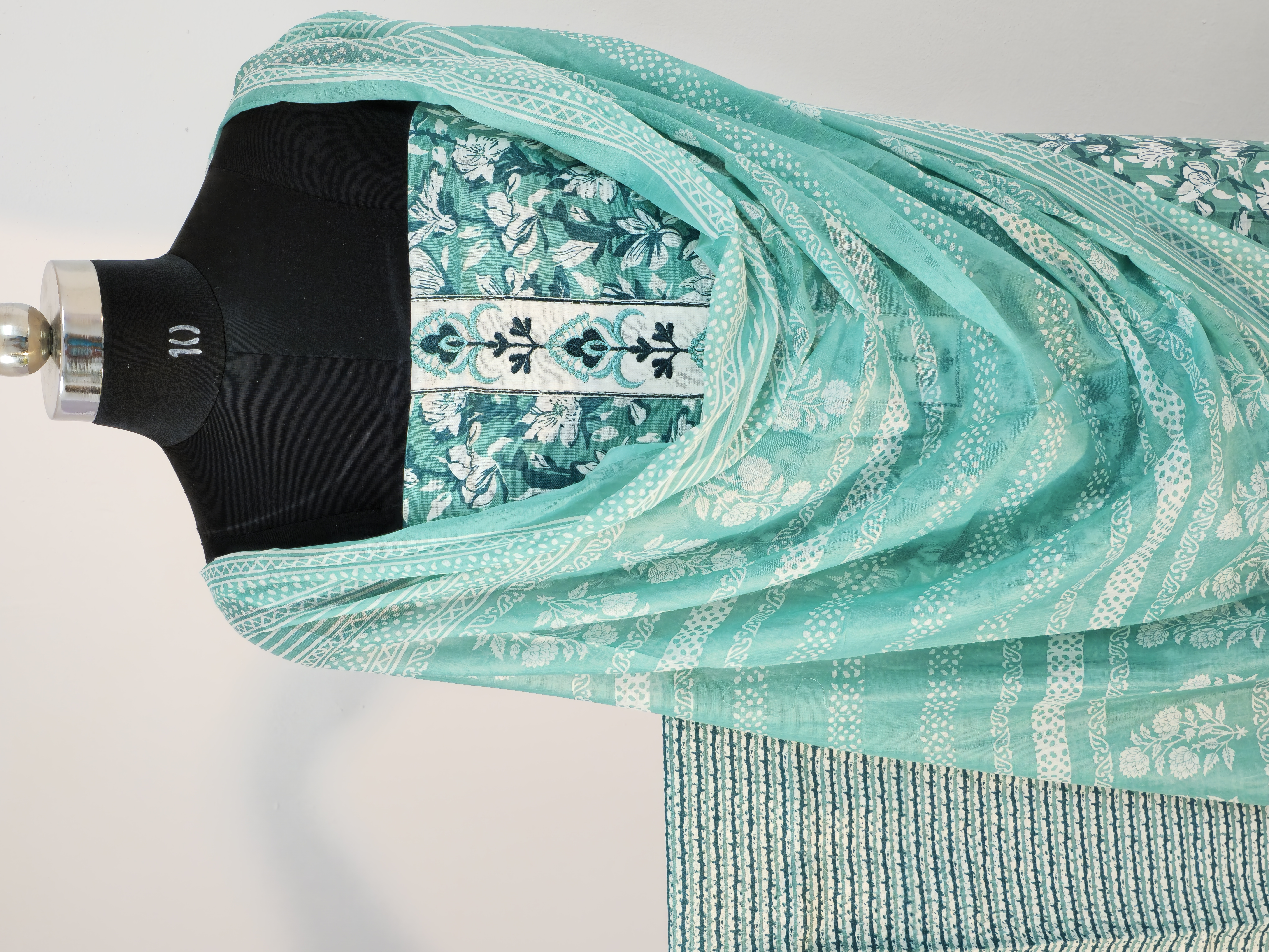 Thread Culture on Neck Sky Blue Elegant Suit