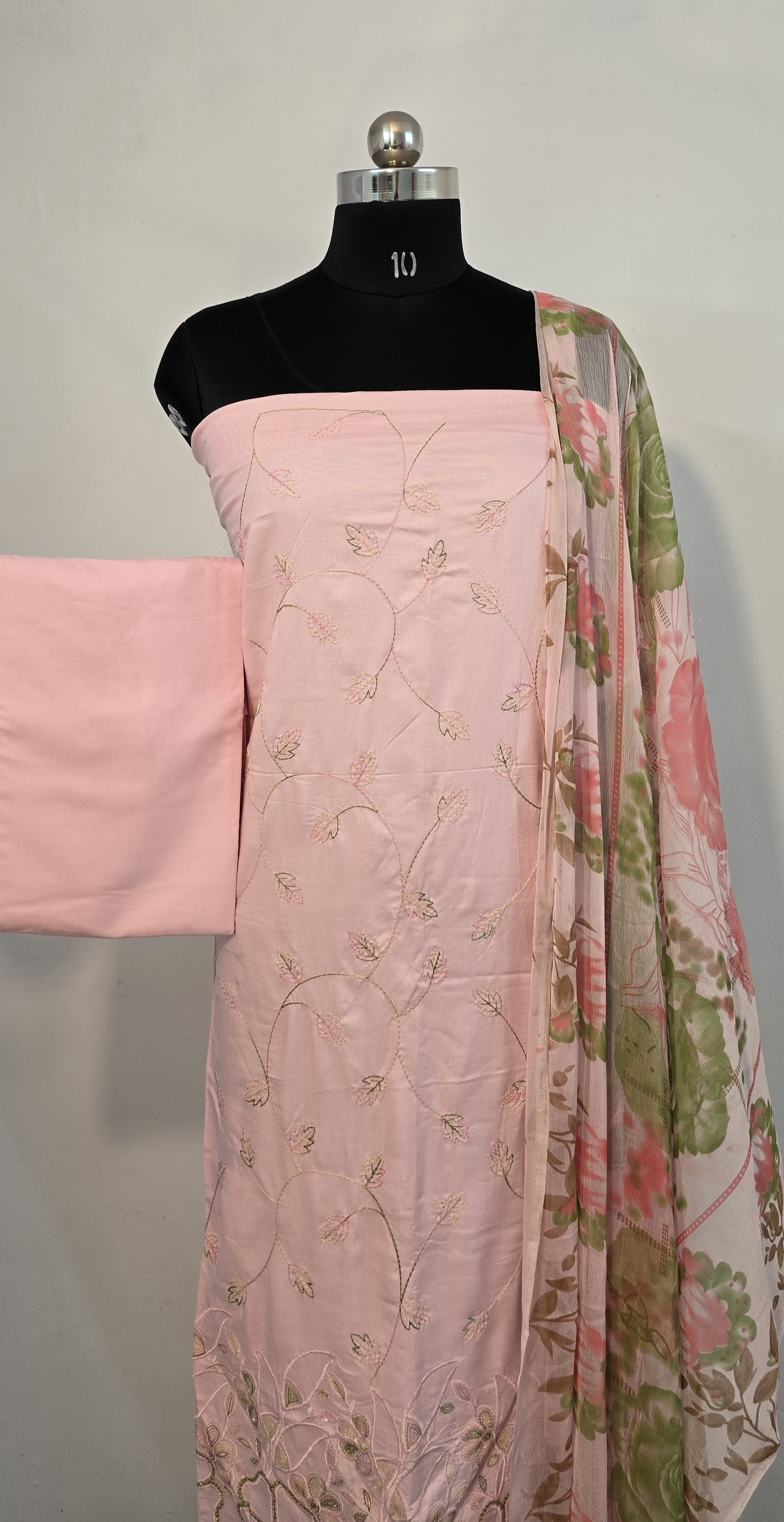 Monarch Modern Pink Elegant Suit