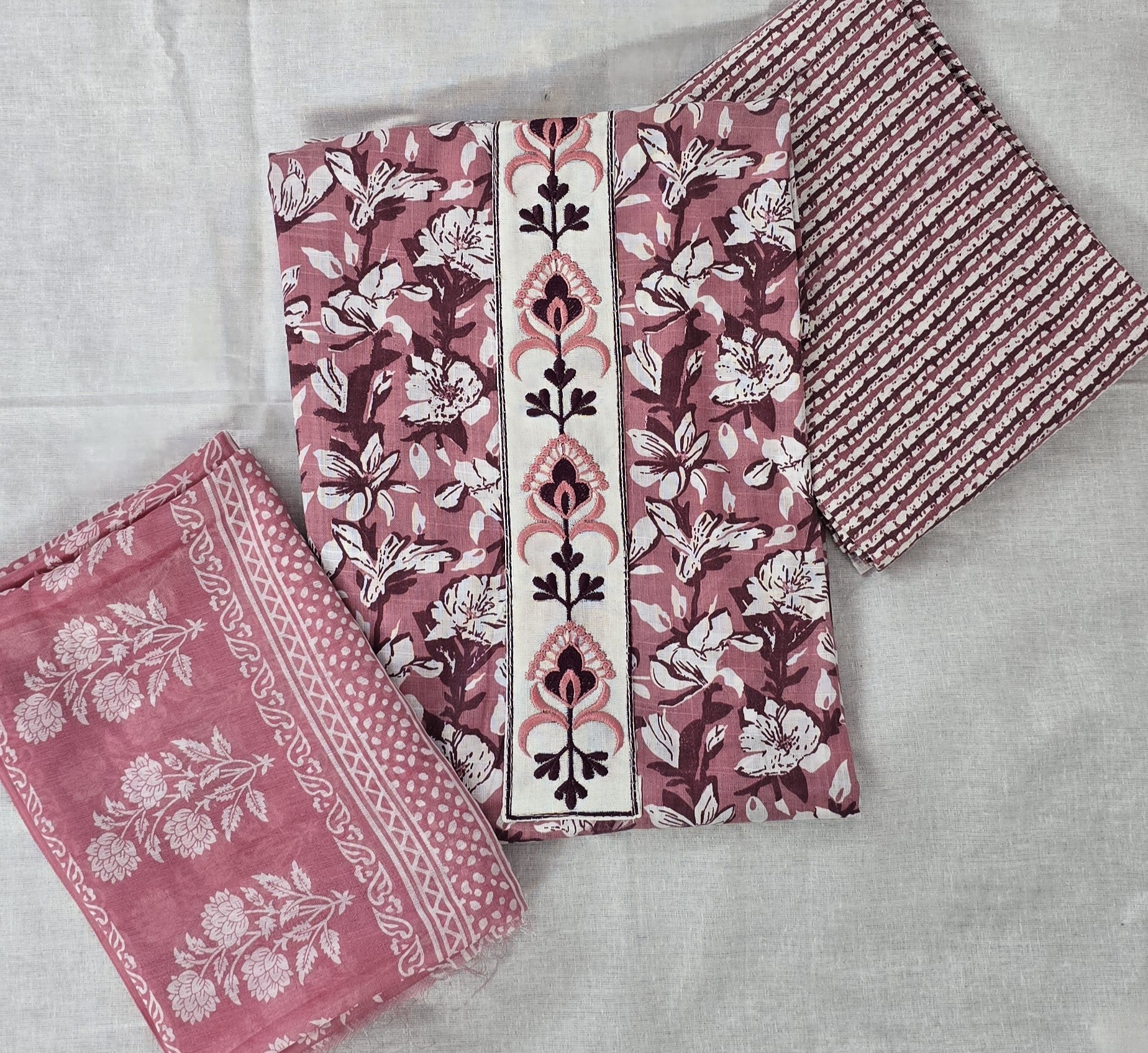 Thread Culture on Neck Pink Elegant Suit