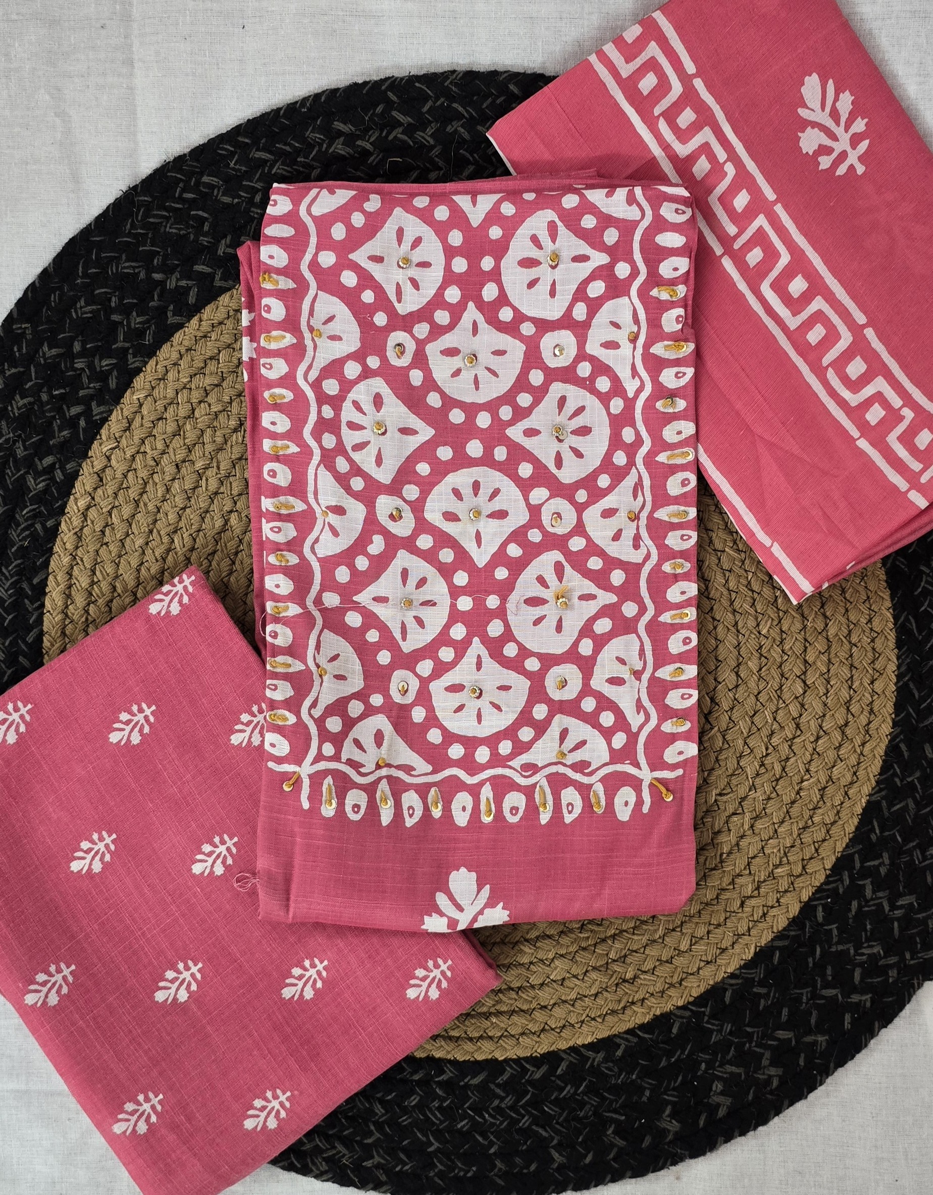 Emboss Culture Thread Pink Elegant Suit