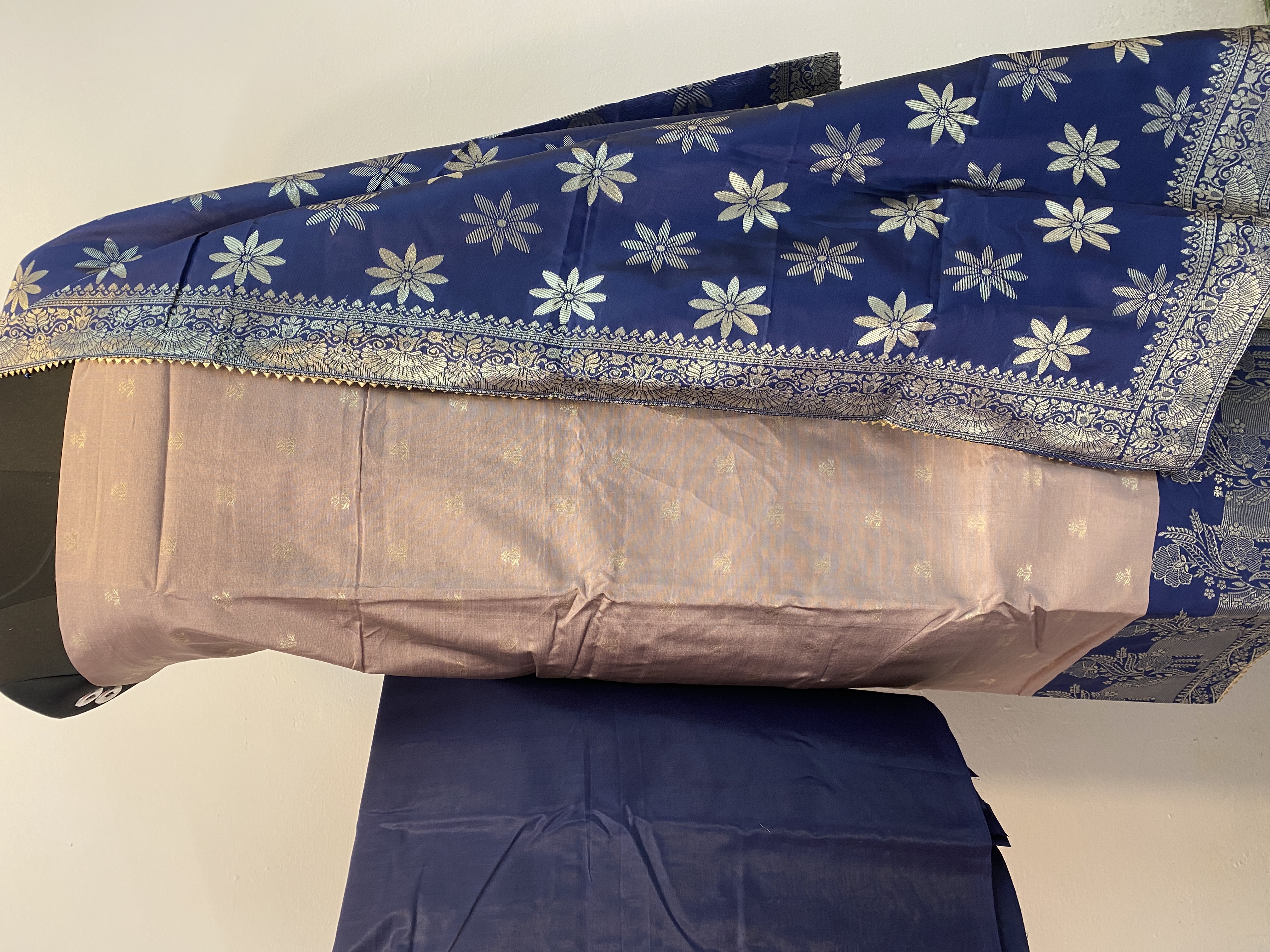 Riwaayat Banarasi Suit