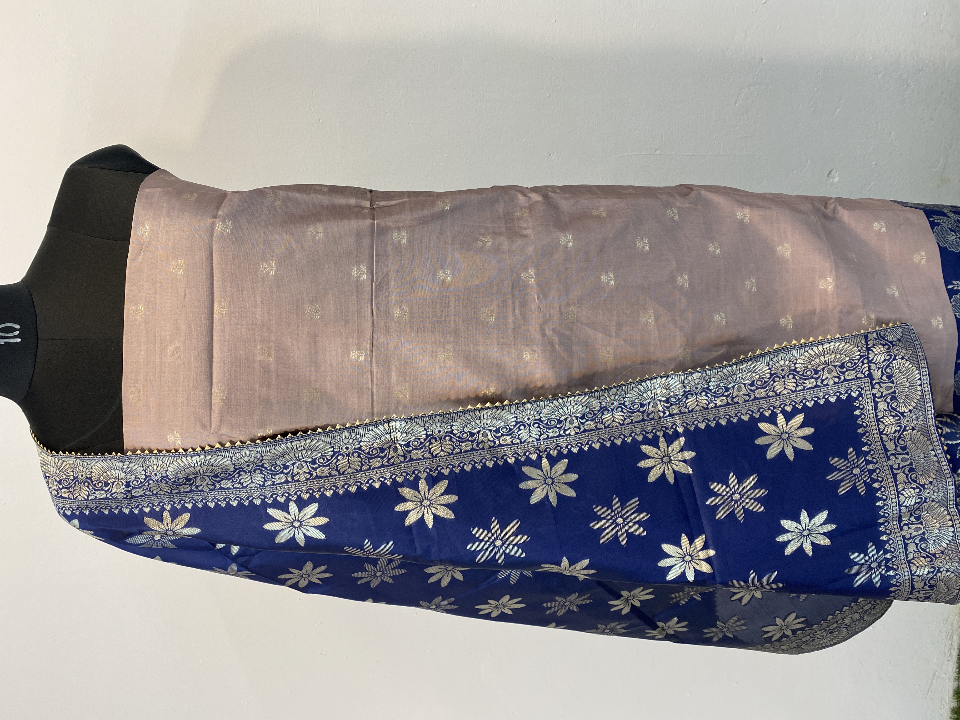 Riwaayat Banarasi Suit