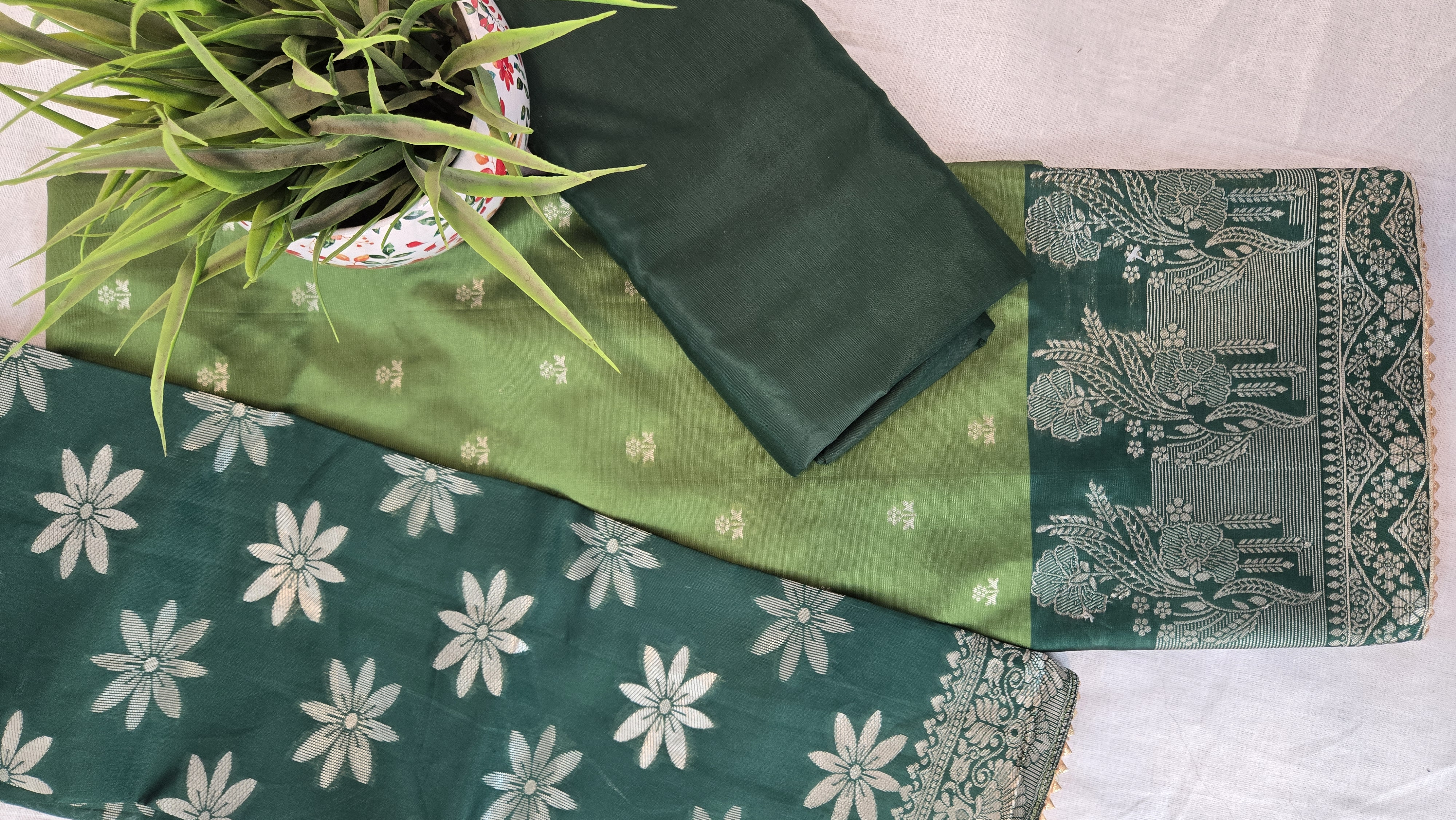 Riwaayat Banarasi Suit
