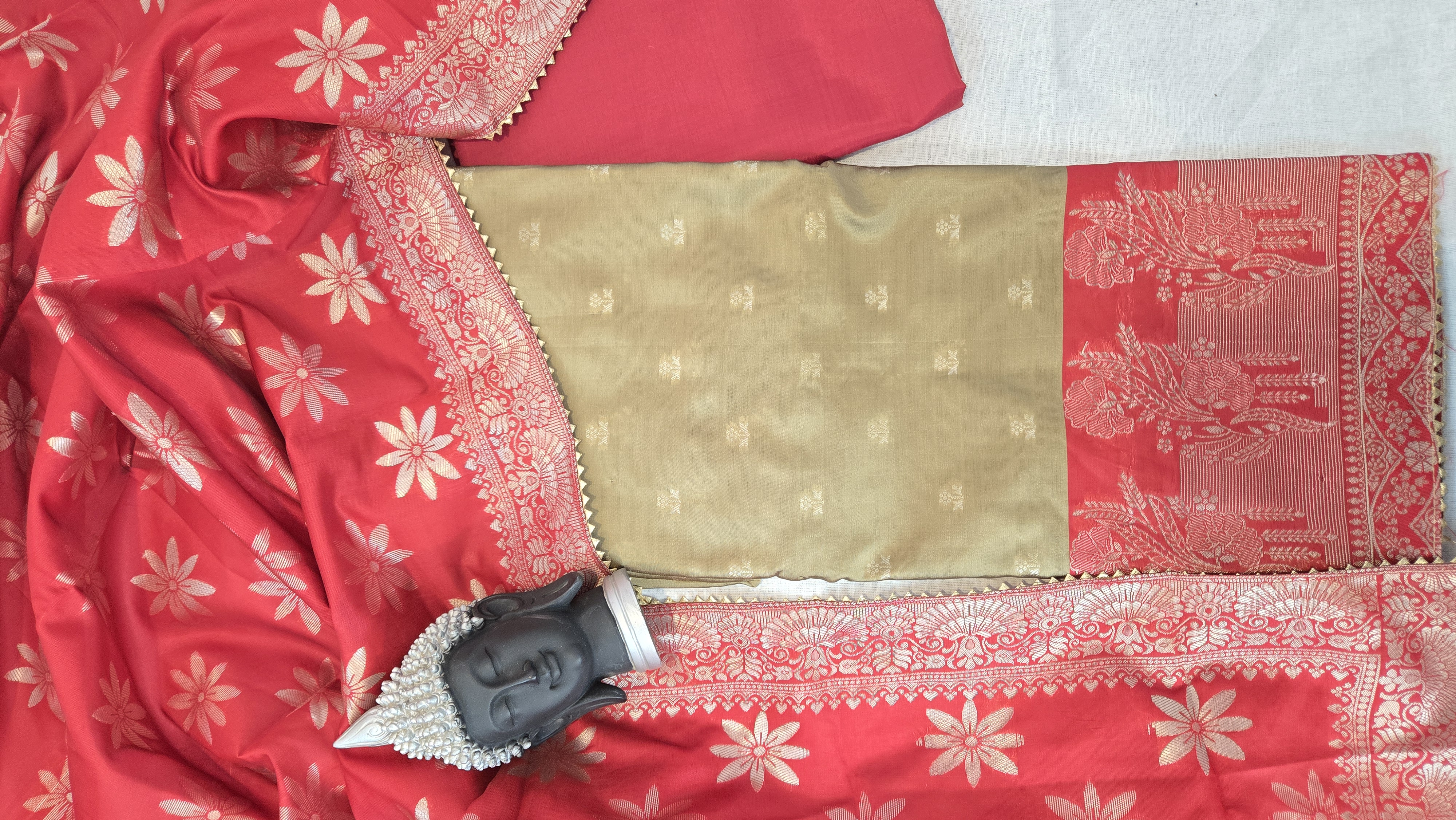 Riwaayat Banarasi Suit