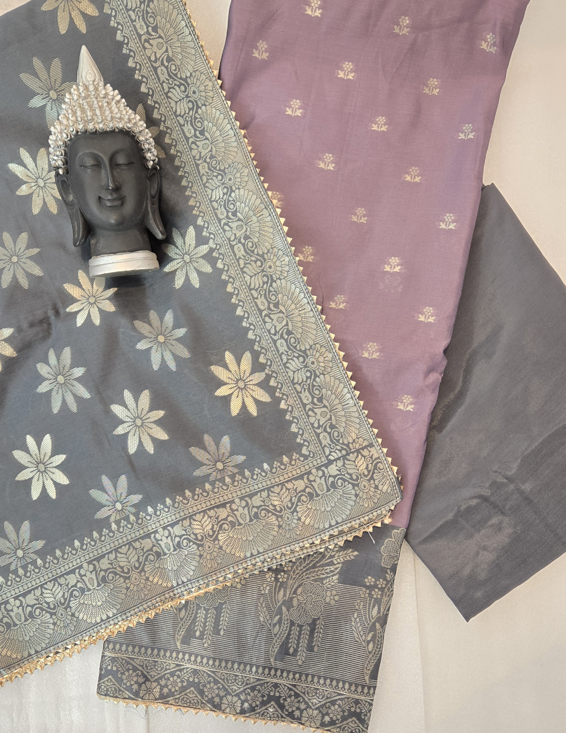 Riwaayat Banarasi Suit
