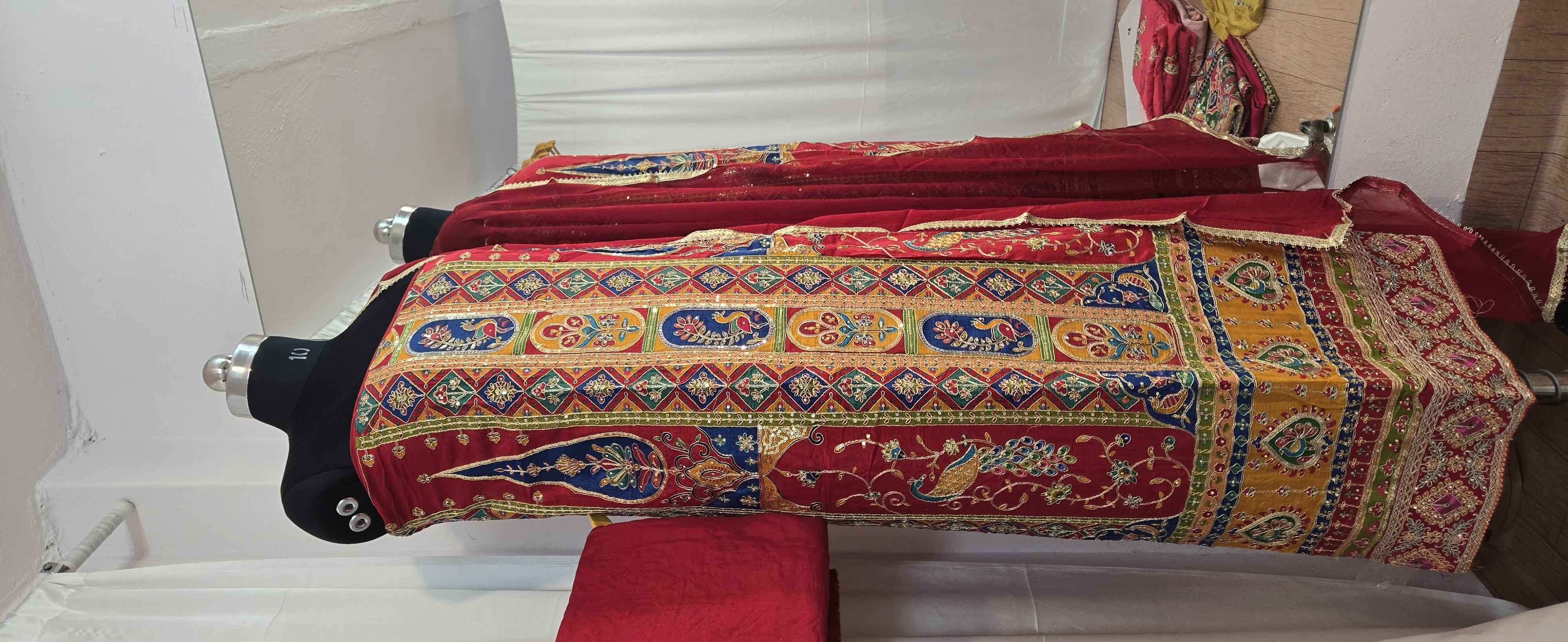 Noor-e-Nashq Red