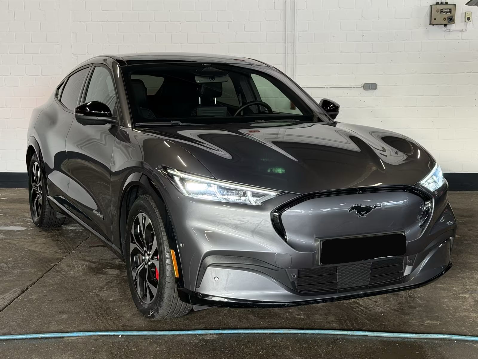 Ford Mustang Mach-E Gris