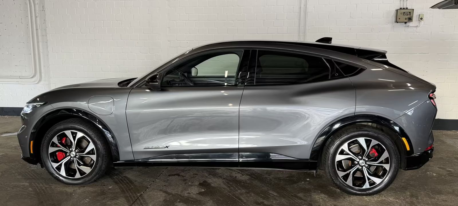 Ford Mustang Mach-E Gris