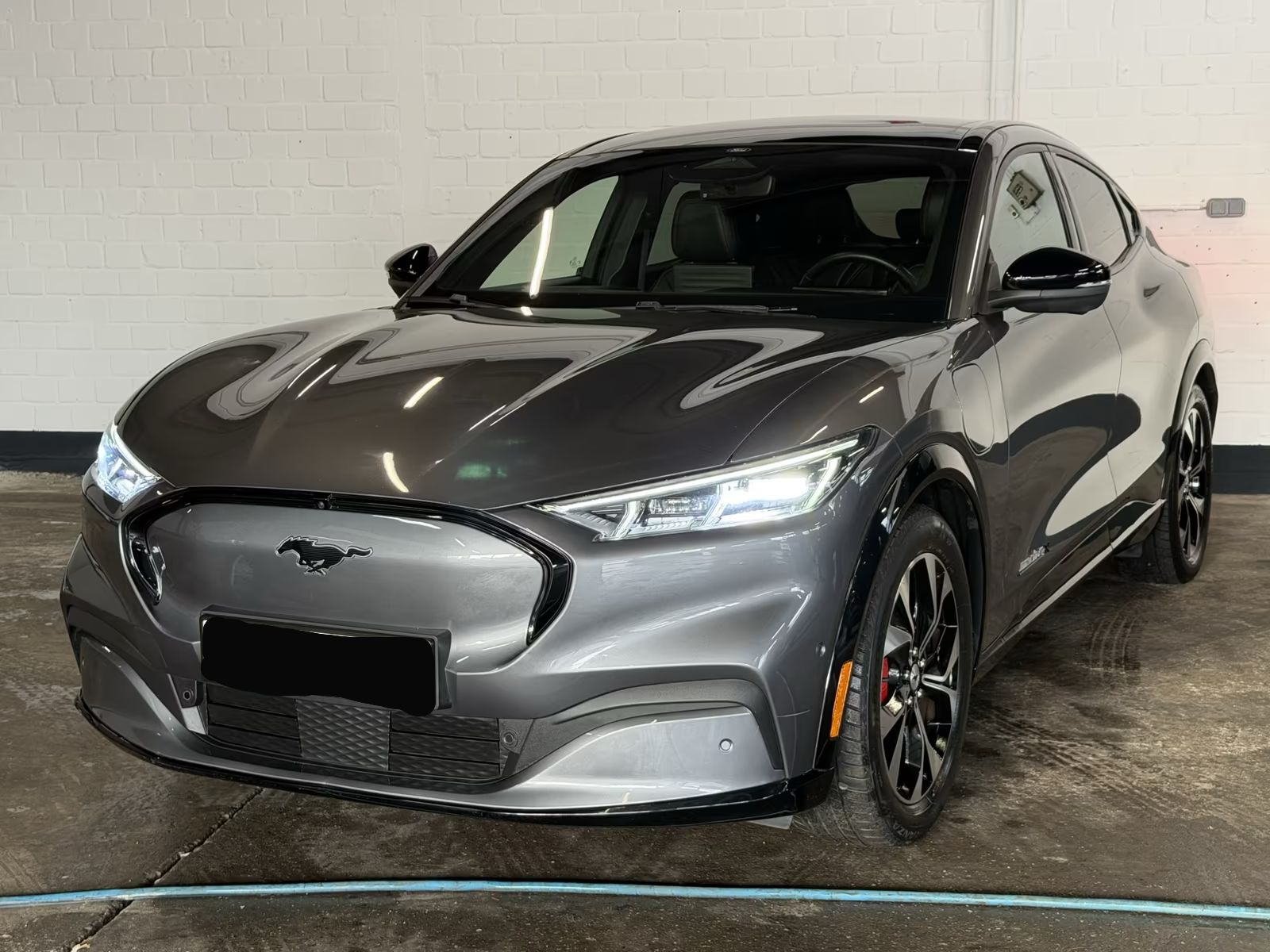 Ford Mustang Mach-E Gris