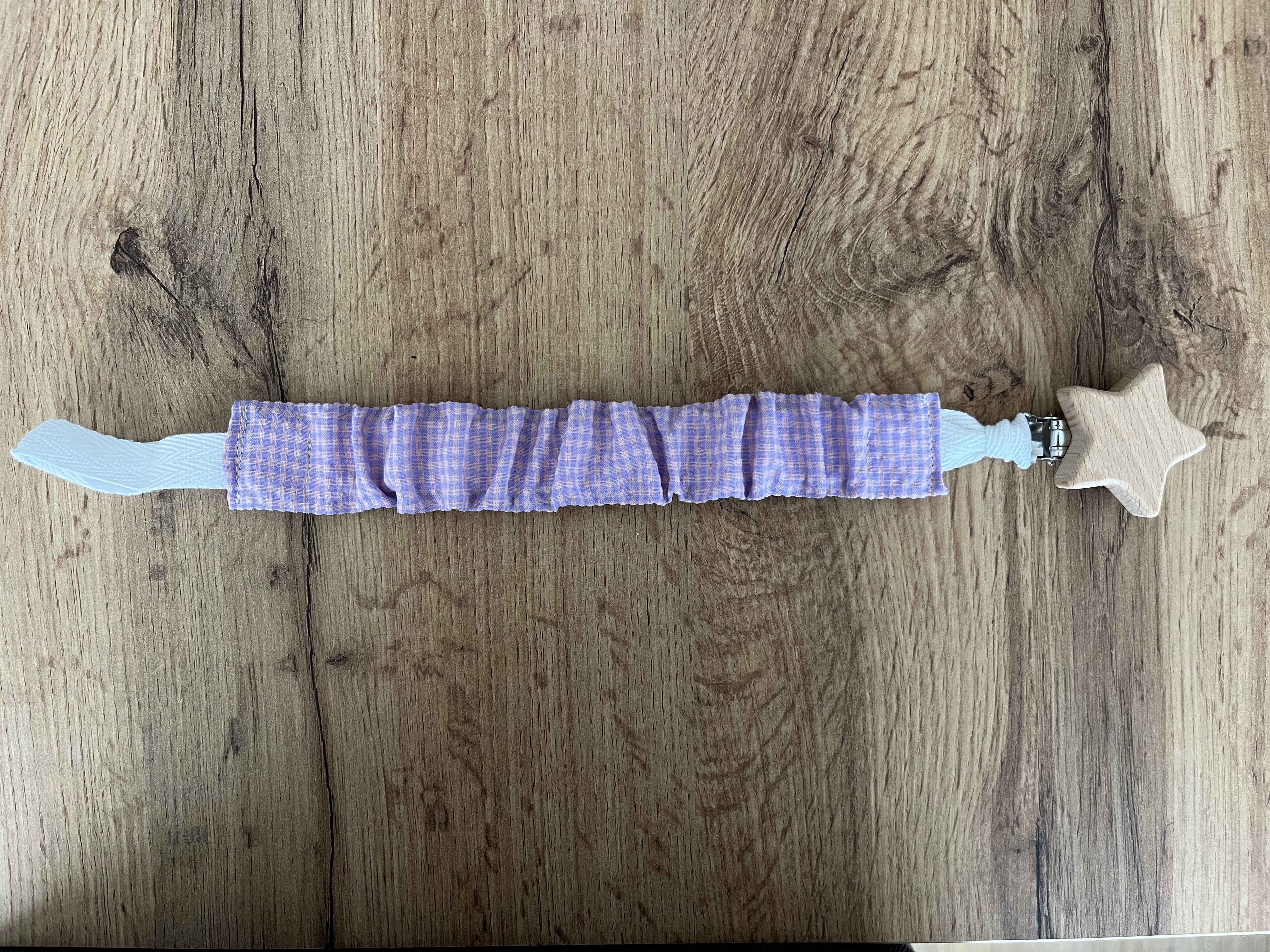 Cuelga chupetes cuadros lilas