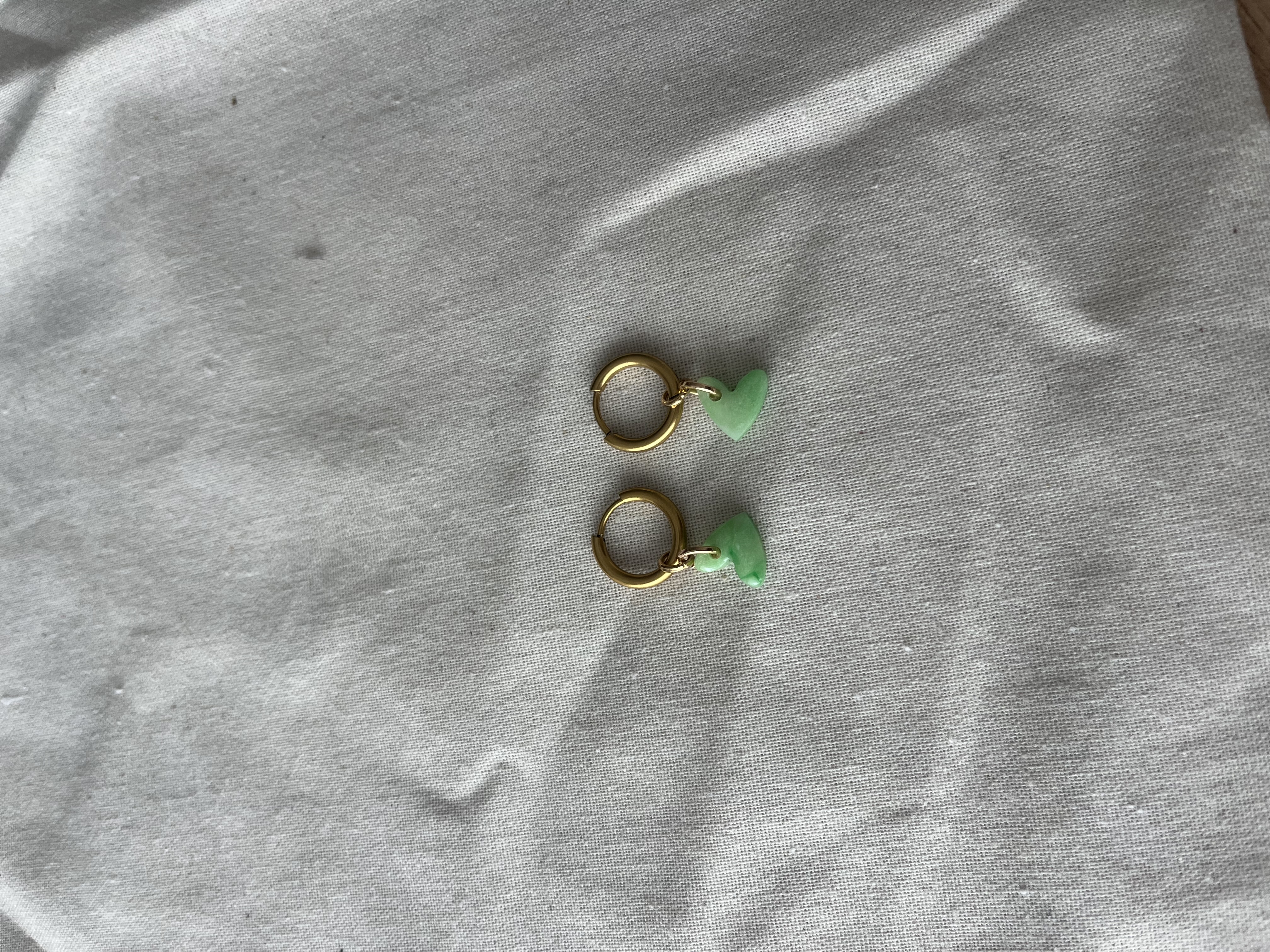 Aro mini charms verde marmolado 