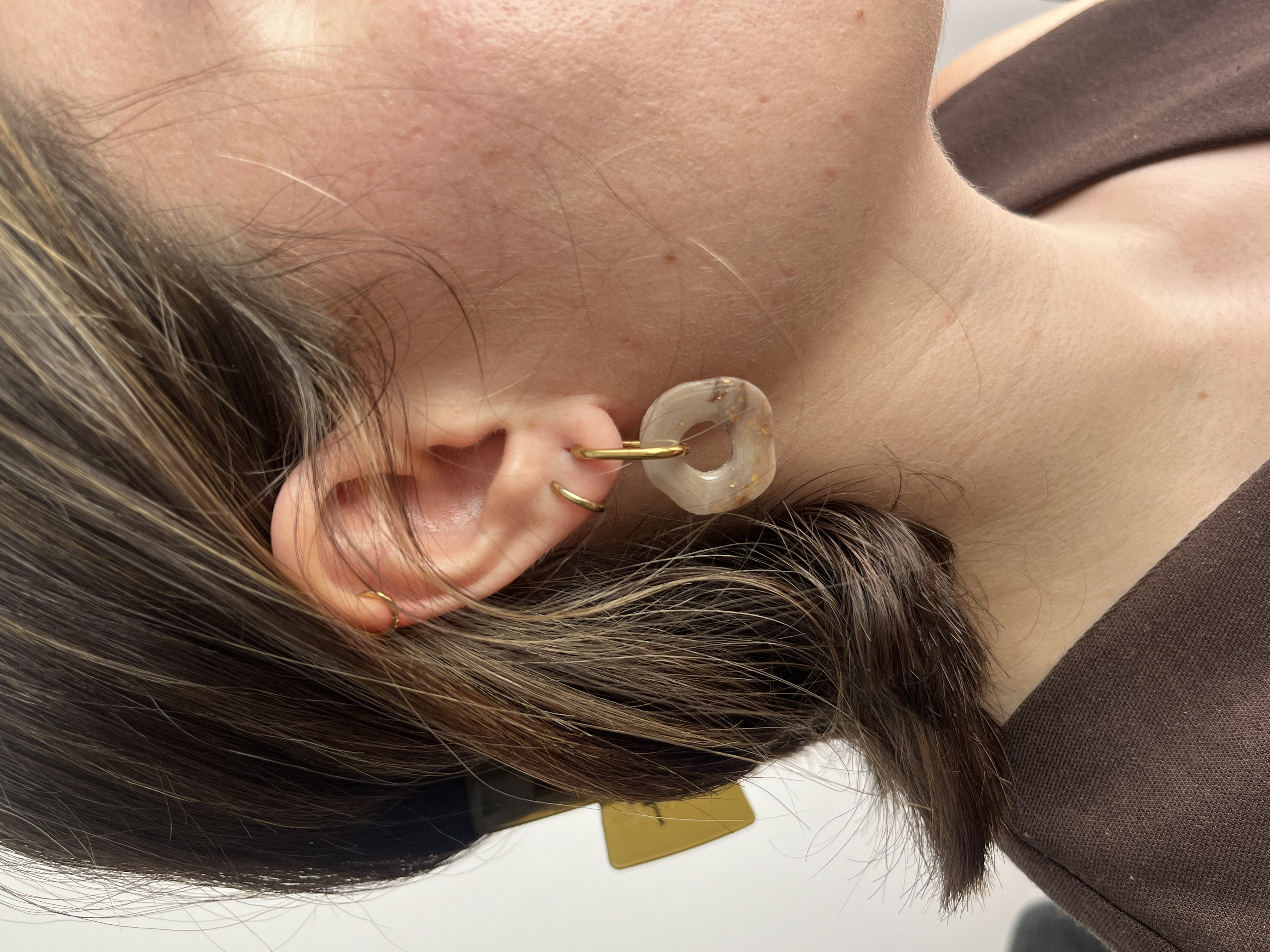 Aro charms marmolada marron