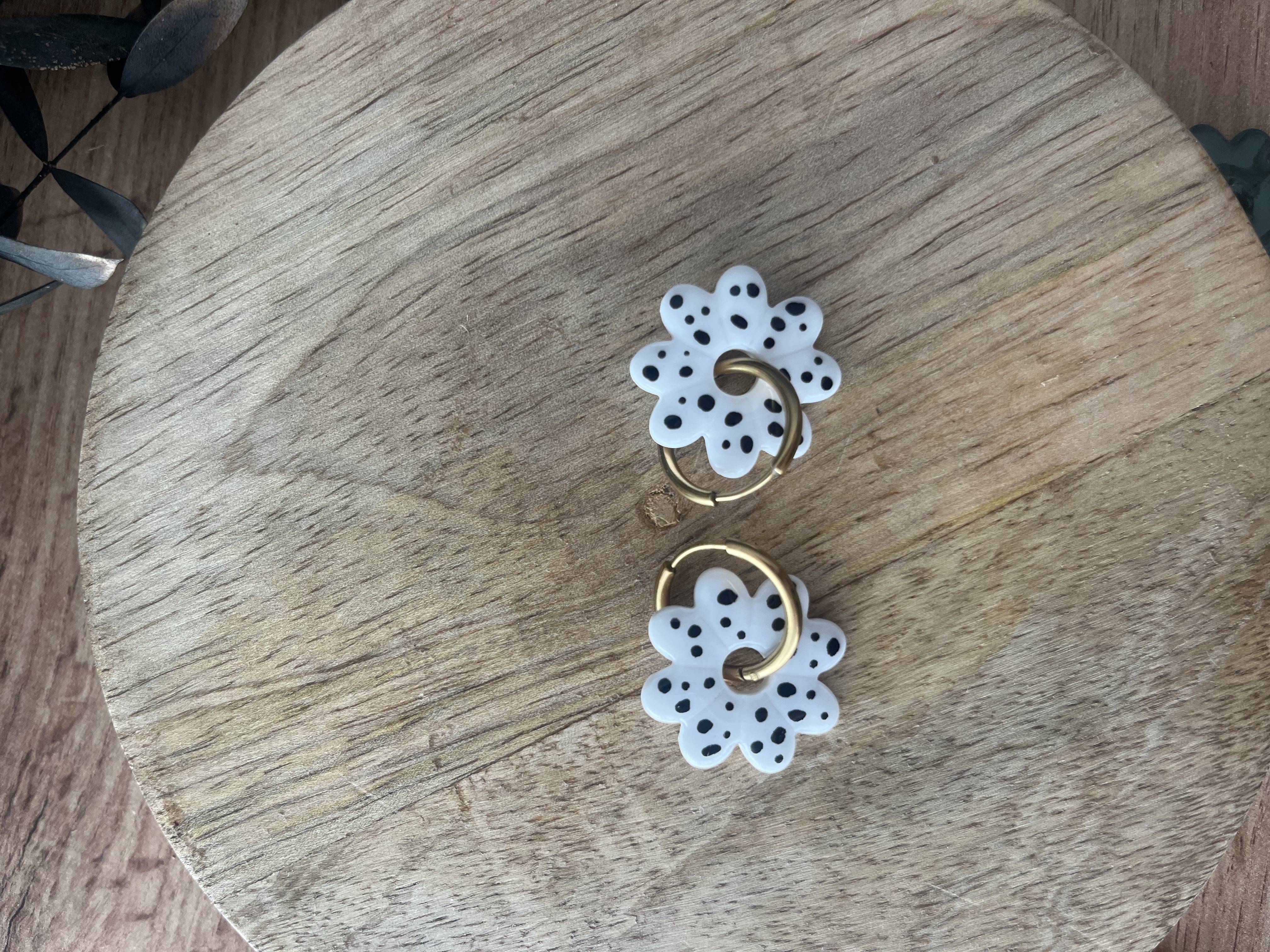 Aro flor blanco y negro