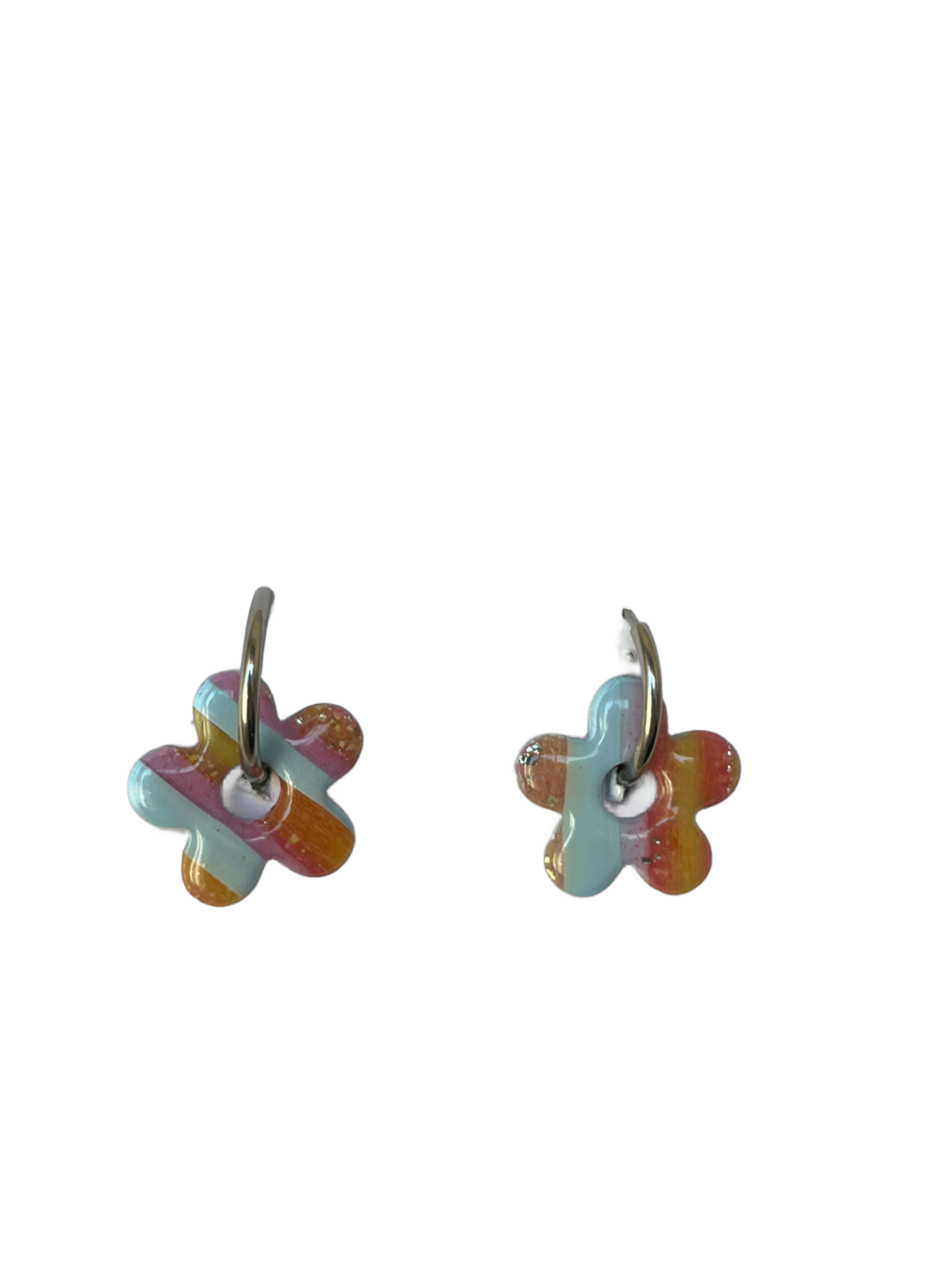 Aros flor detalles plateados