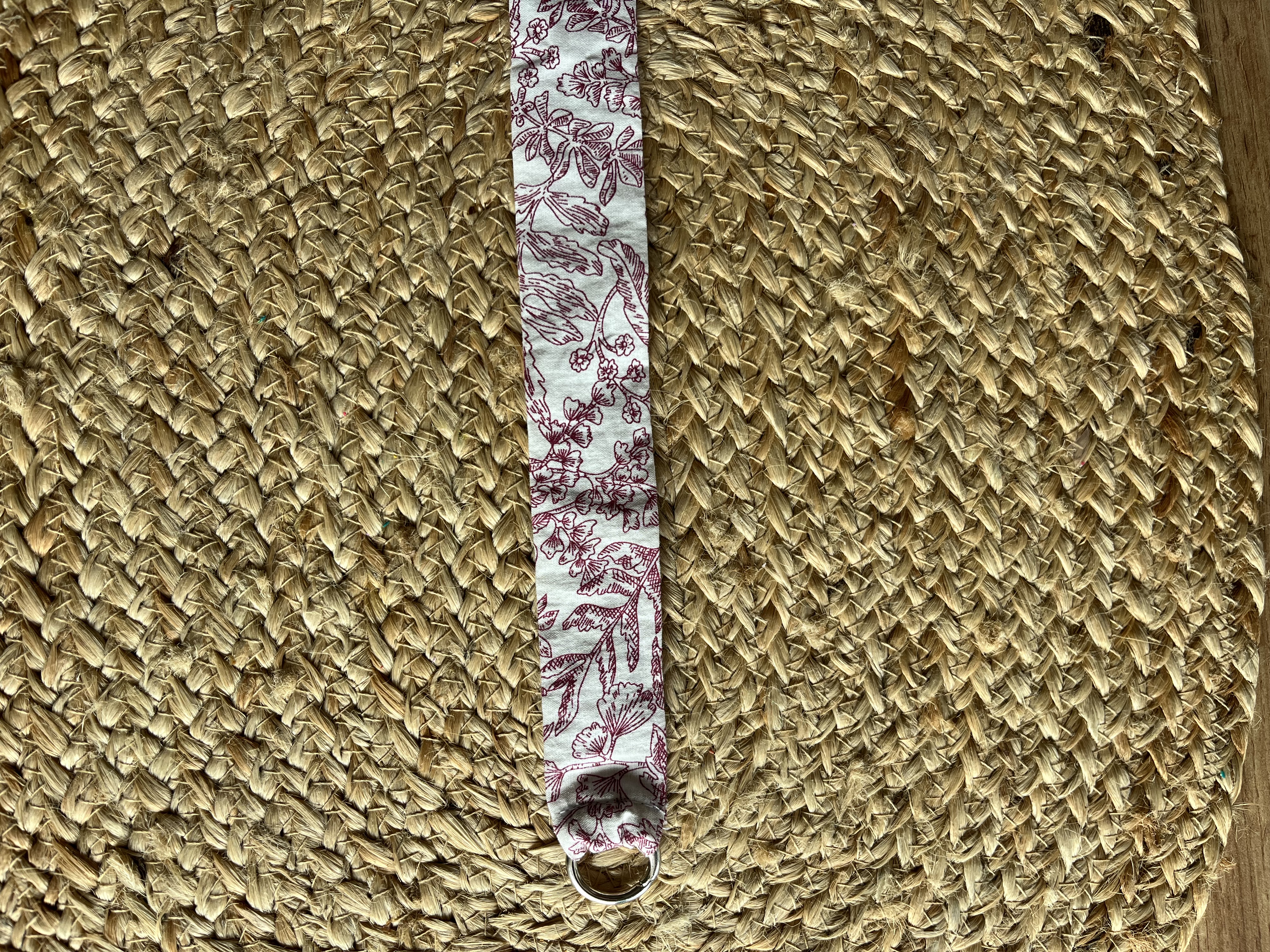 cuelga movil flores rojas