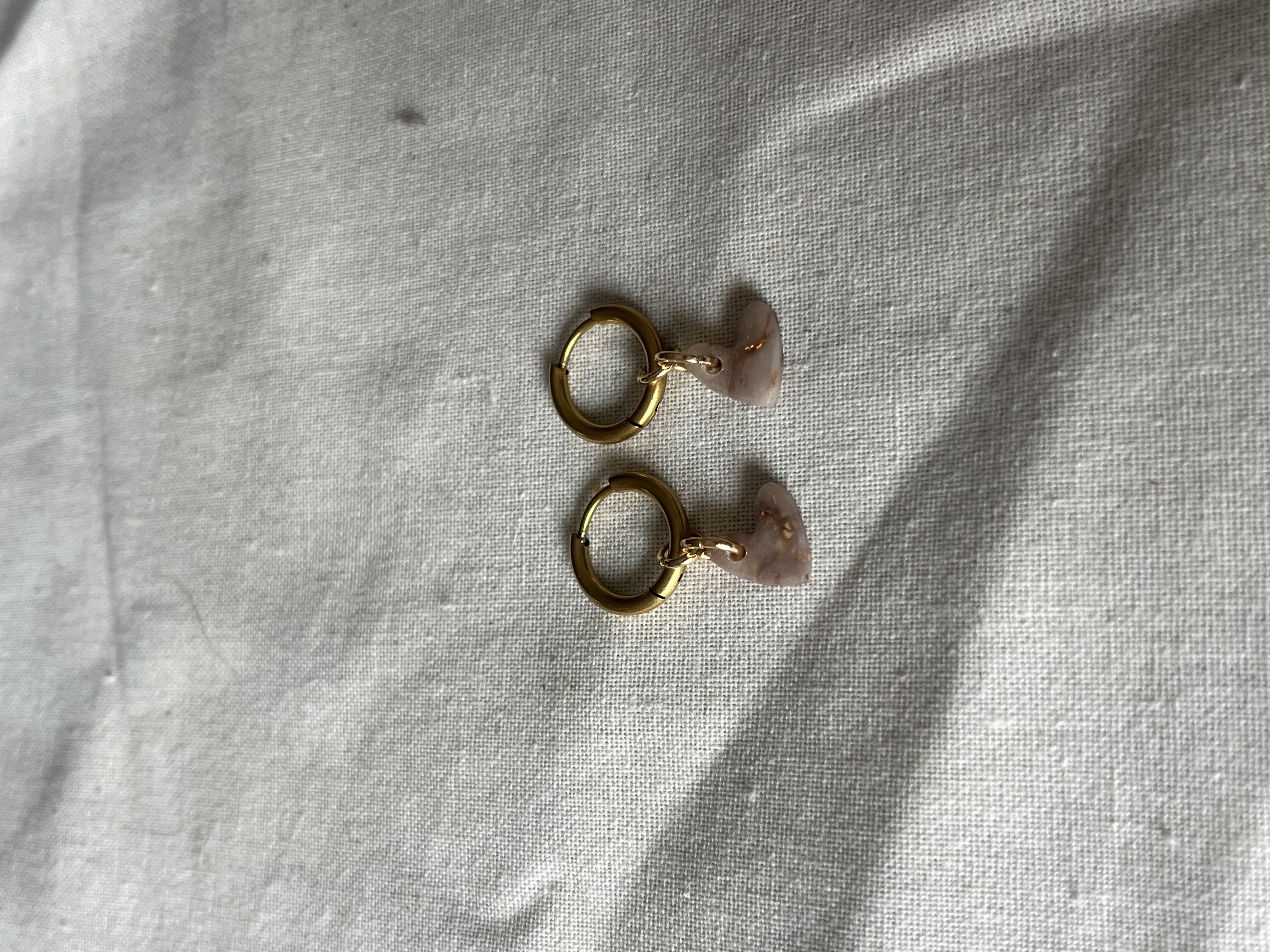 Aro mini charms marron marmolado 